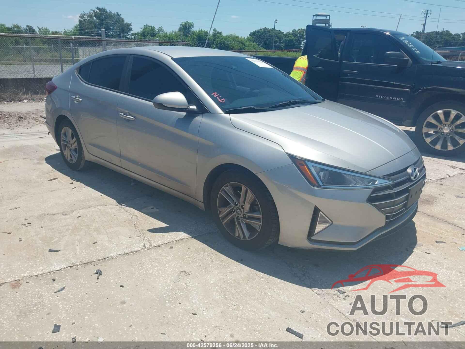 HYUNDAI ELANTRA 2020 - 5NPD84LF2LH567836