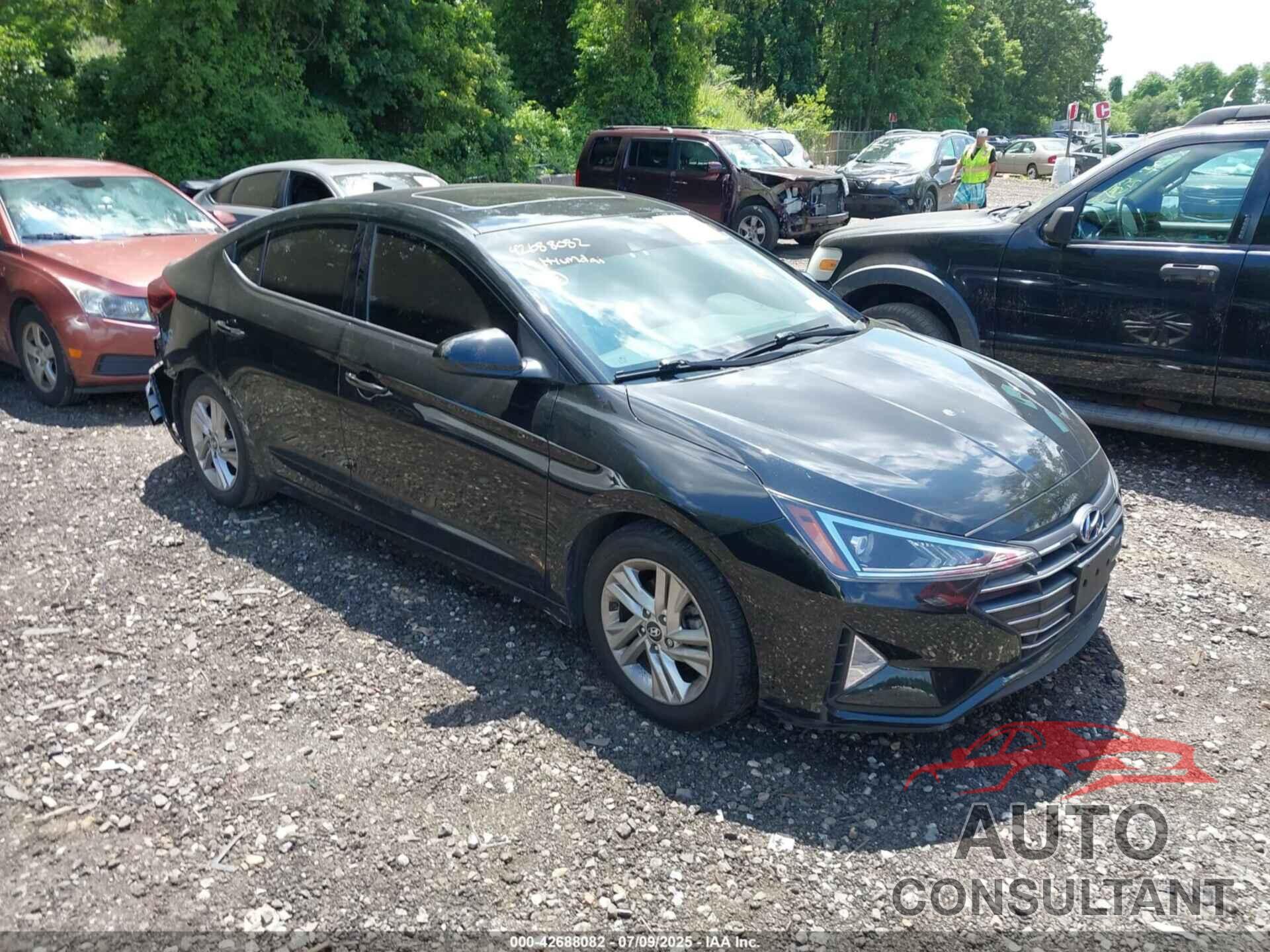 HYUNDAI ELANTRA 2019 - 5NPD84LF3KH456131