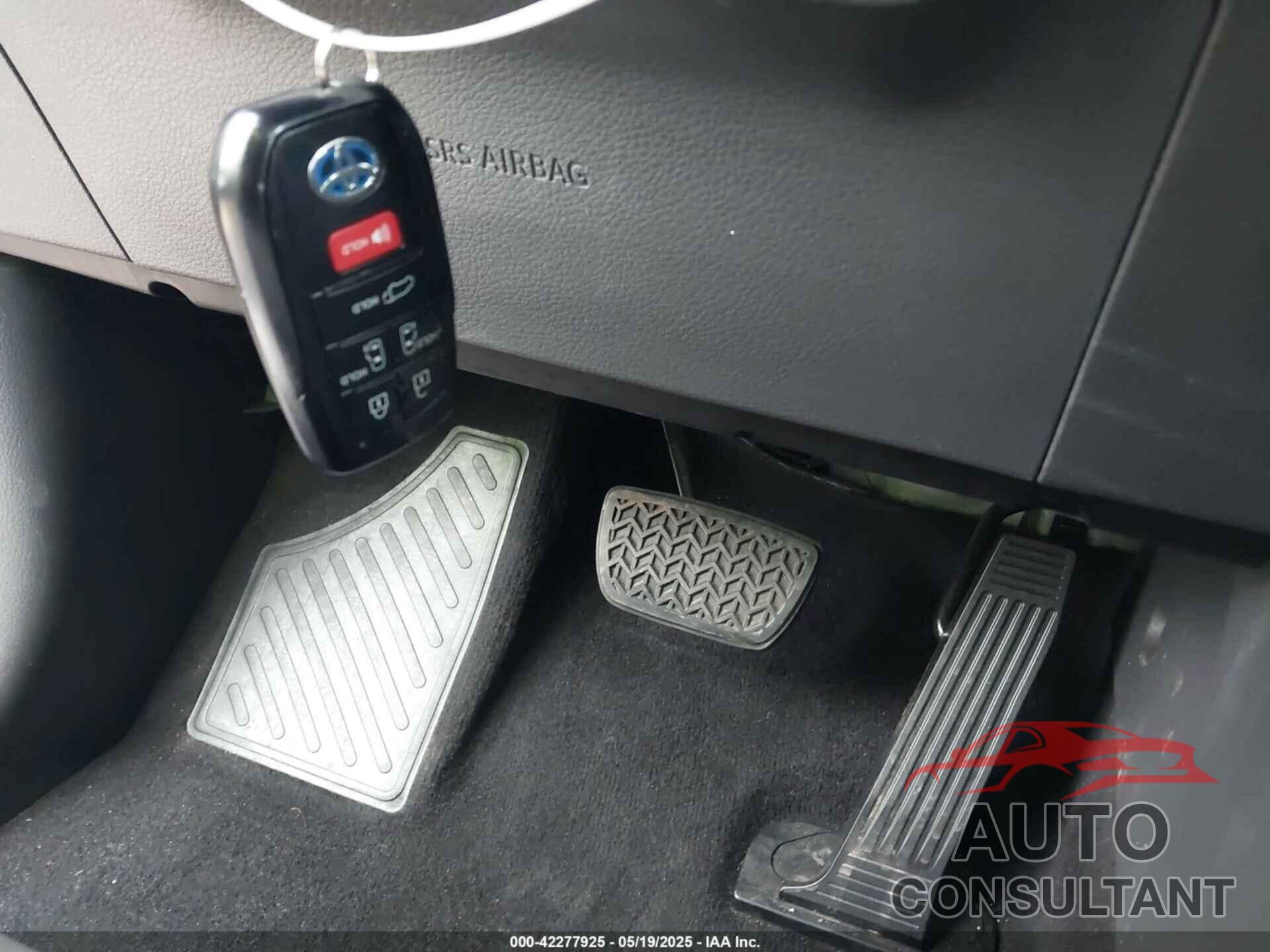 TOYOTA SIENNA 2022 - 5TDYRKEC3NS126025