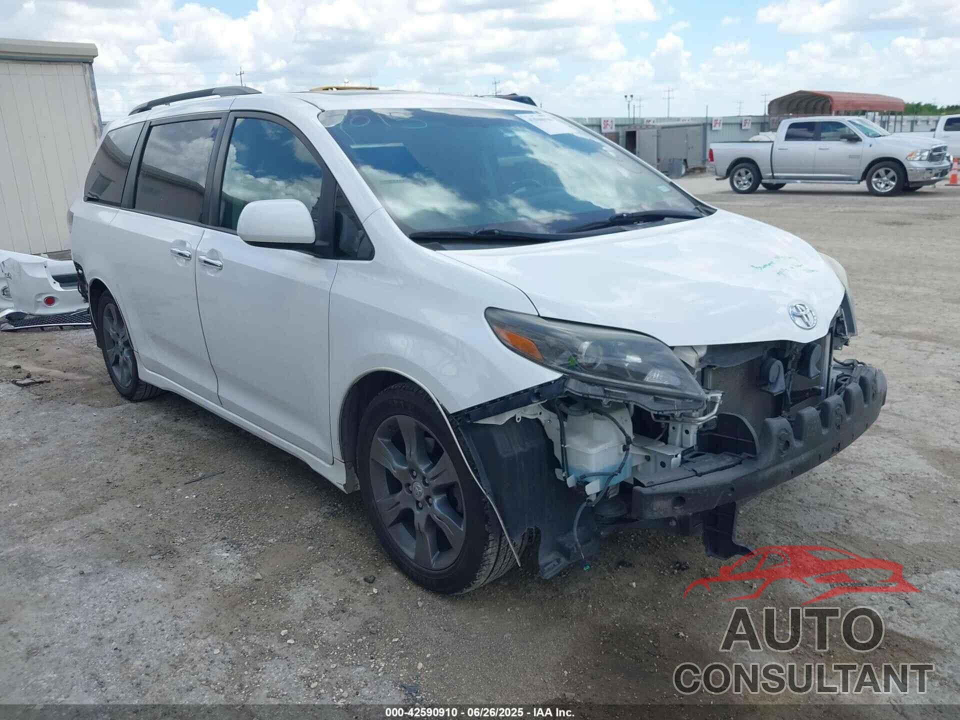 TOYOTA SIENNA 2015 - 5TDXK3DC9FS669405