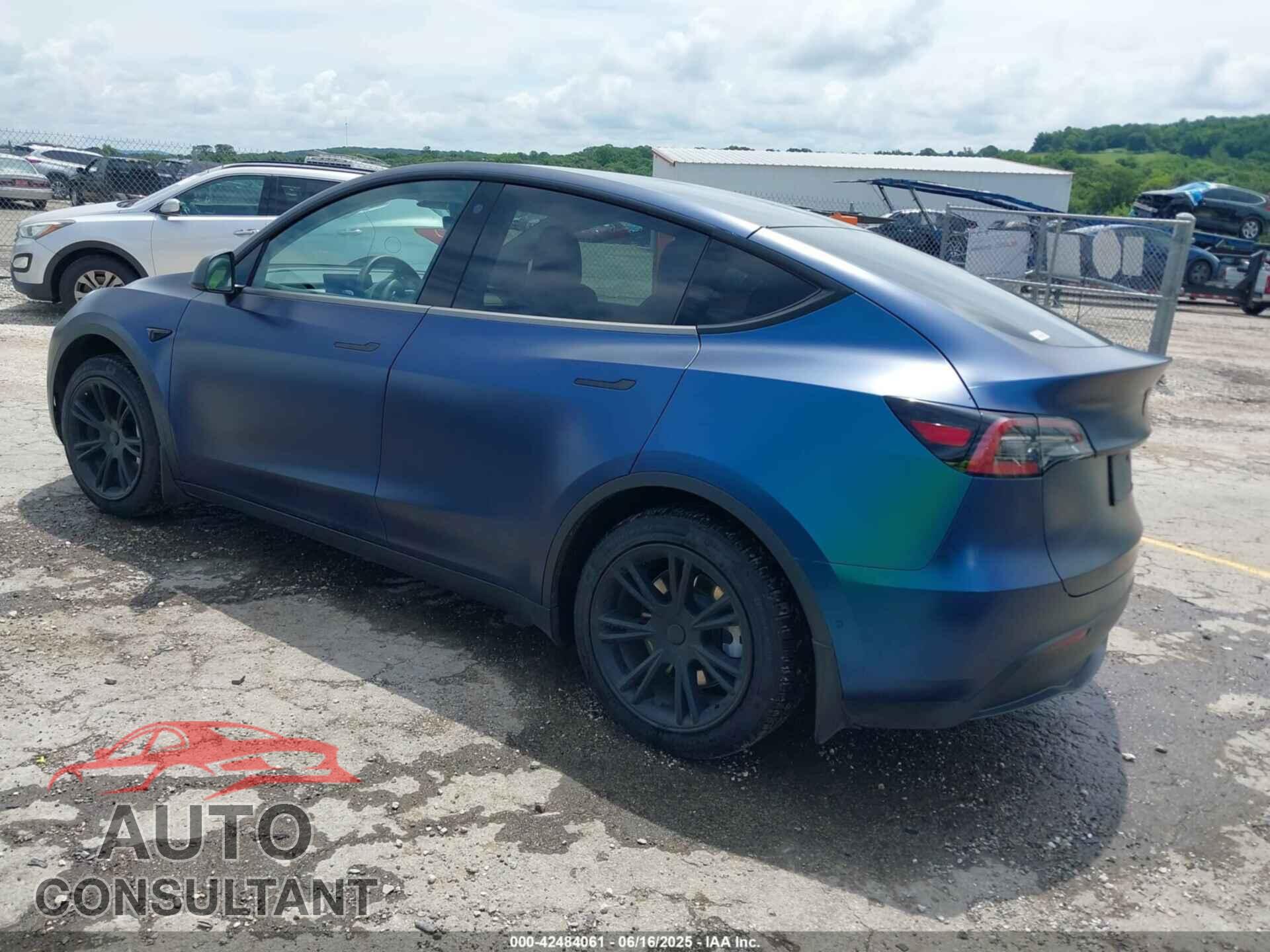 TESLA MODEL Y 2021 - 5YJYGDEEXMF188575