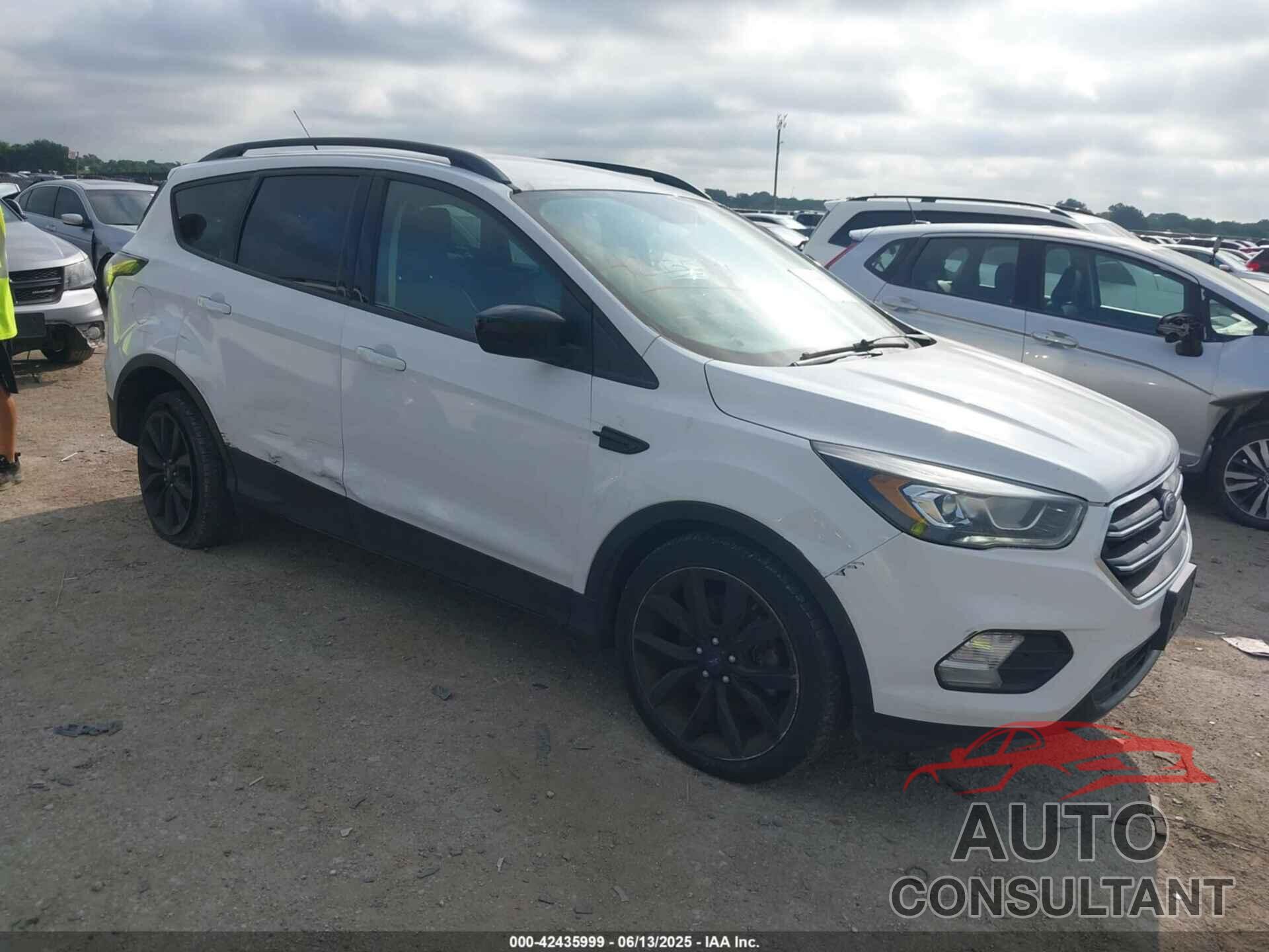 FORD ESCAPE 2017 - 1FMCU9G94HUA92949
