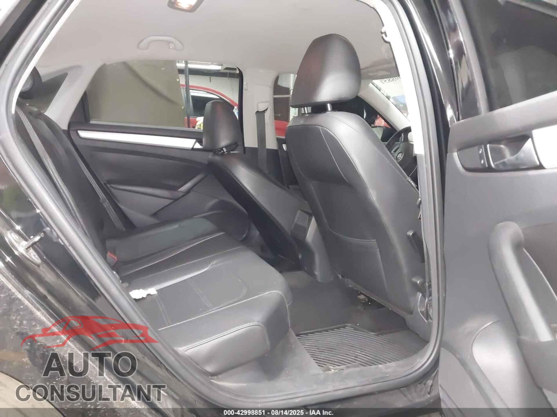 VOLKSWAGEN PASSAT 2012 - 1VWBP7A37CC040744