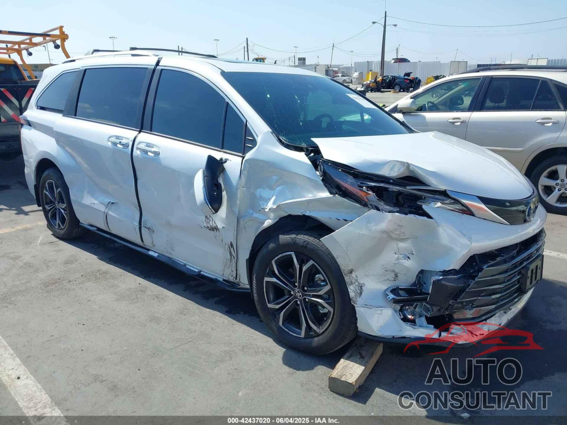 TOYOTA SIENNA 2025 - 5TDESKFCXSS185106