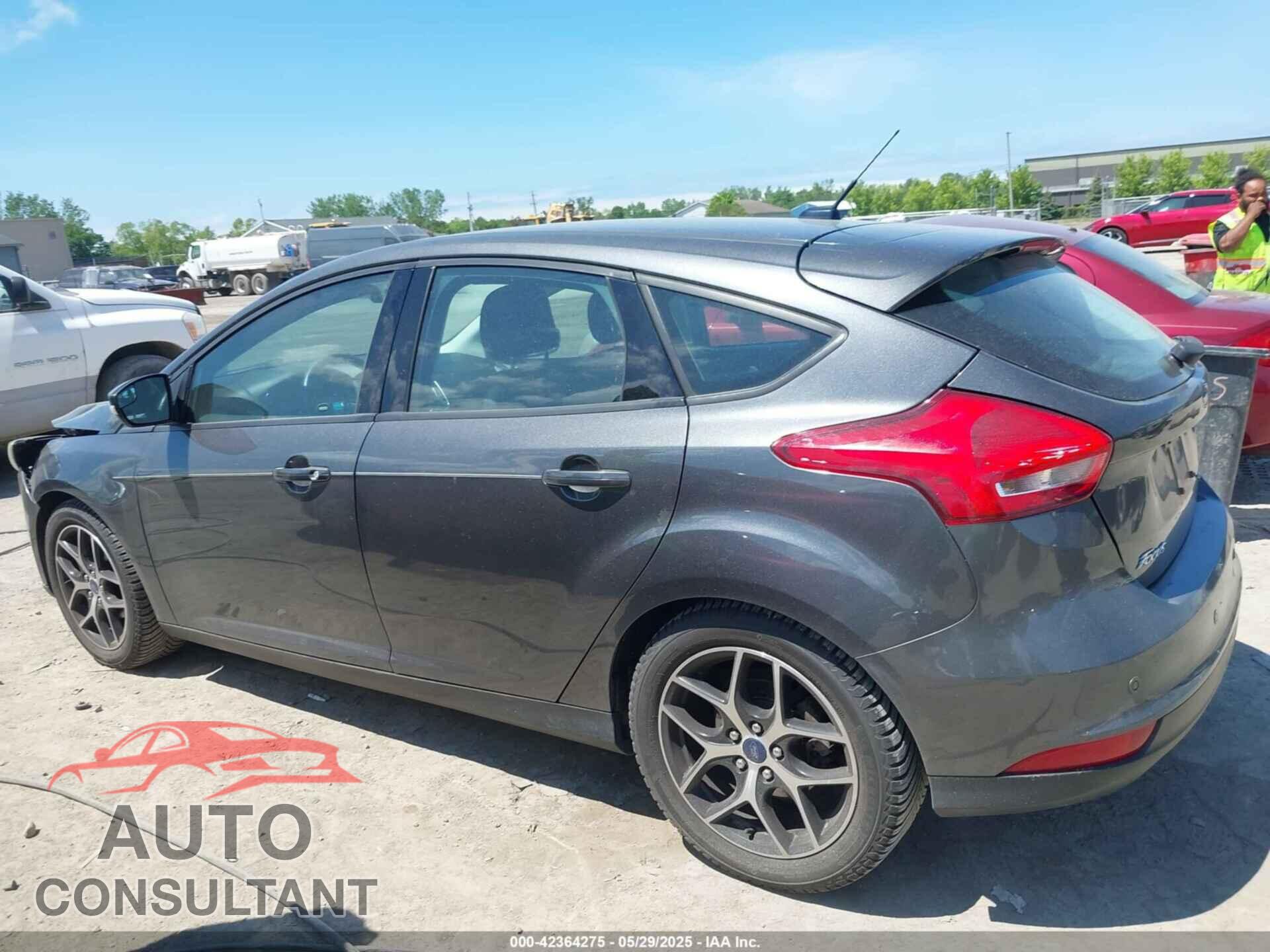 FORD FOCUS 2017 - 1FADP3M29HL324008