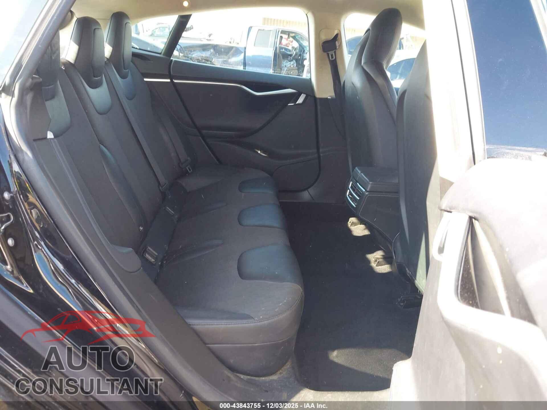 TESLA MODEL S 2015 - 5YJSA1E16FF113281