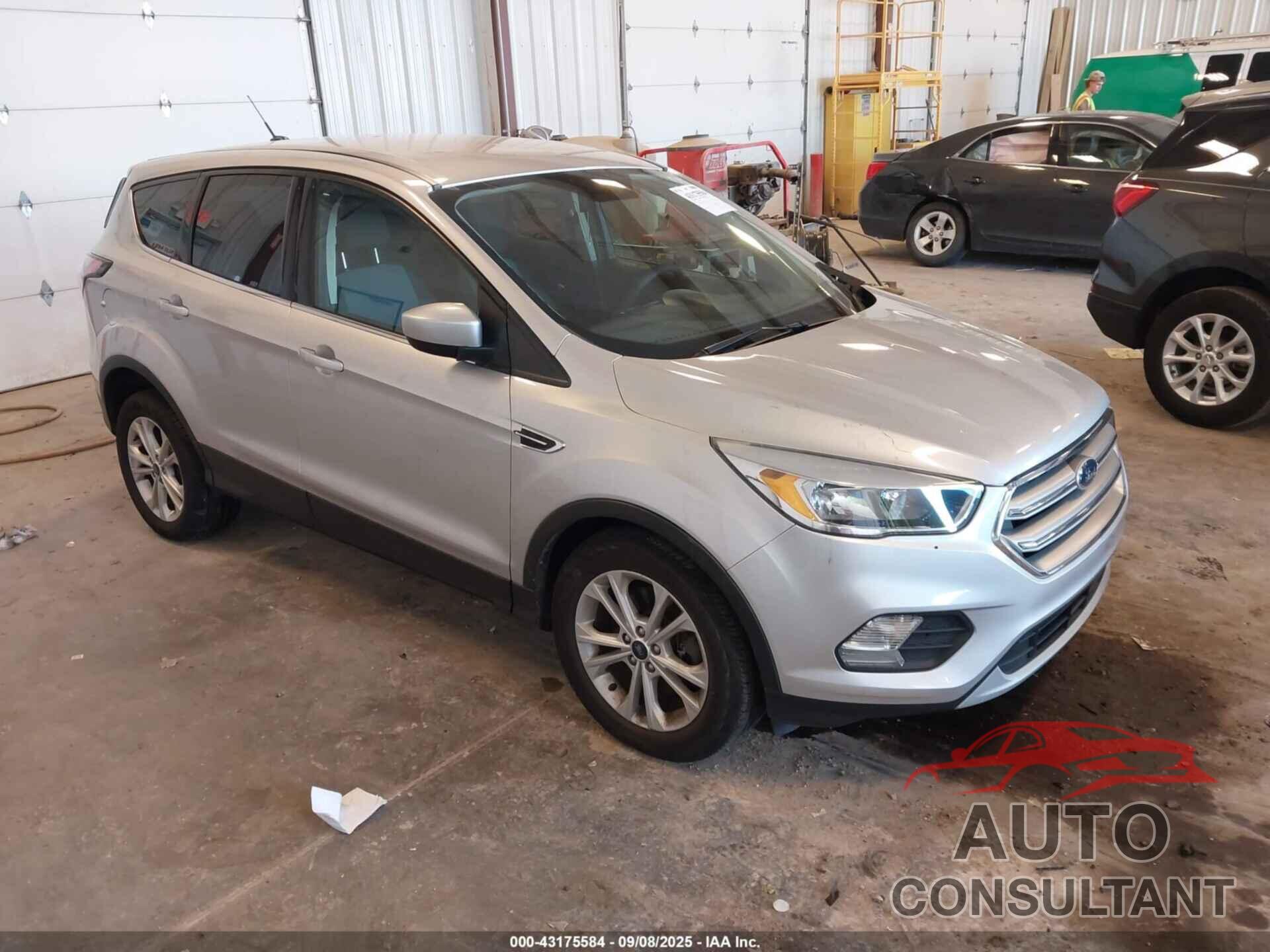 FORD ESCAPE 2017 - 1FMCU9GD1HUB22624