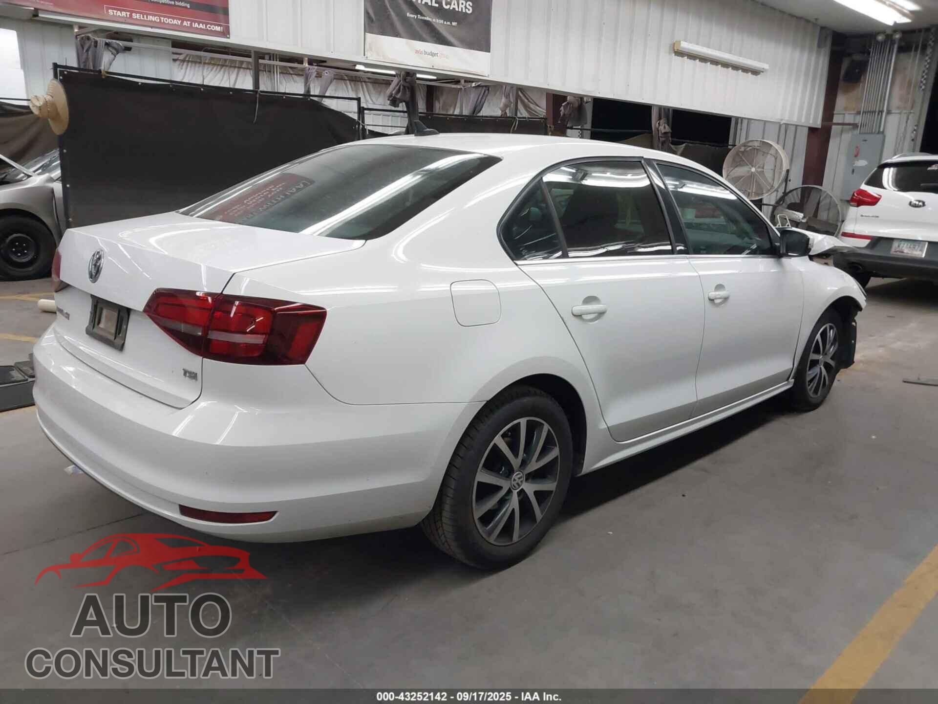 VOLKSWAGEN JETTA 2017 - 3VWDB7AJ7HM217868