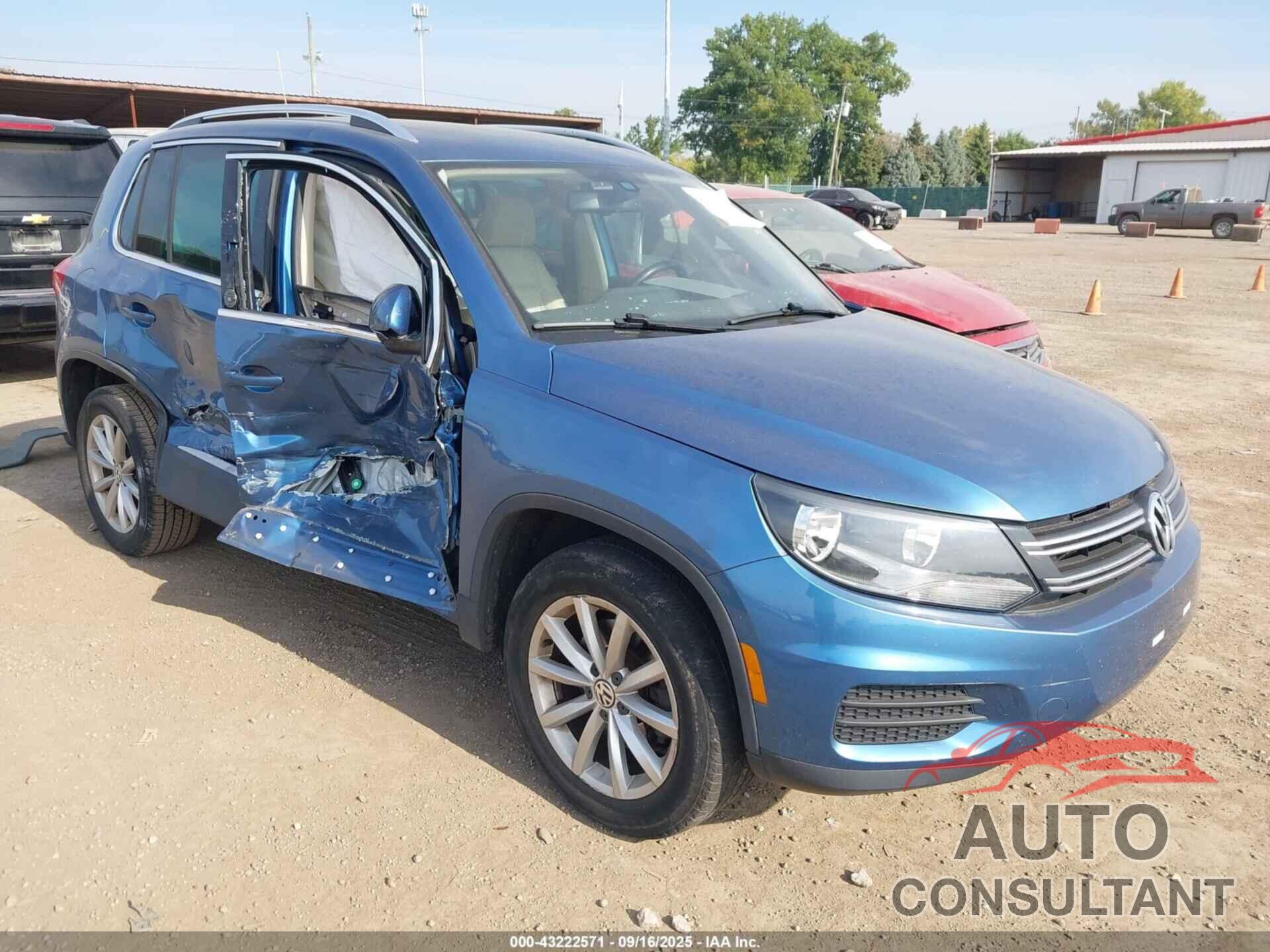 VOLKSWAGEN TIGUAN 2017 - WVGRV7AX3HK002818