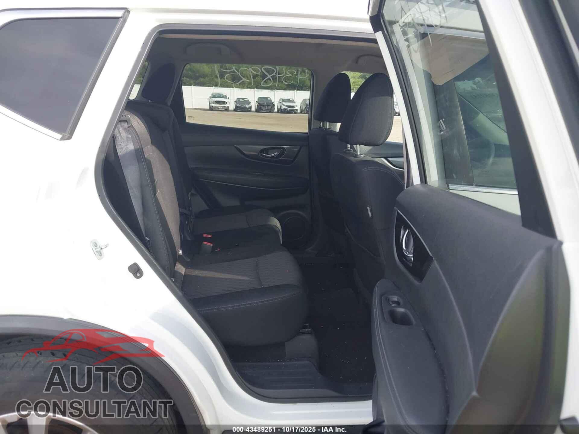 NISSAN ROGUE 2017 - KNMAT2MVXHP532131