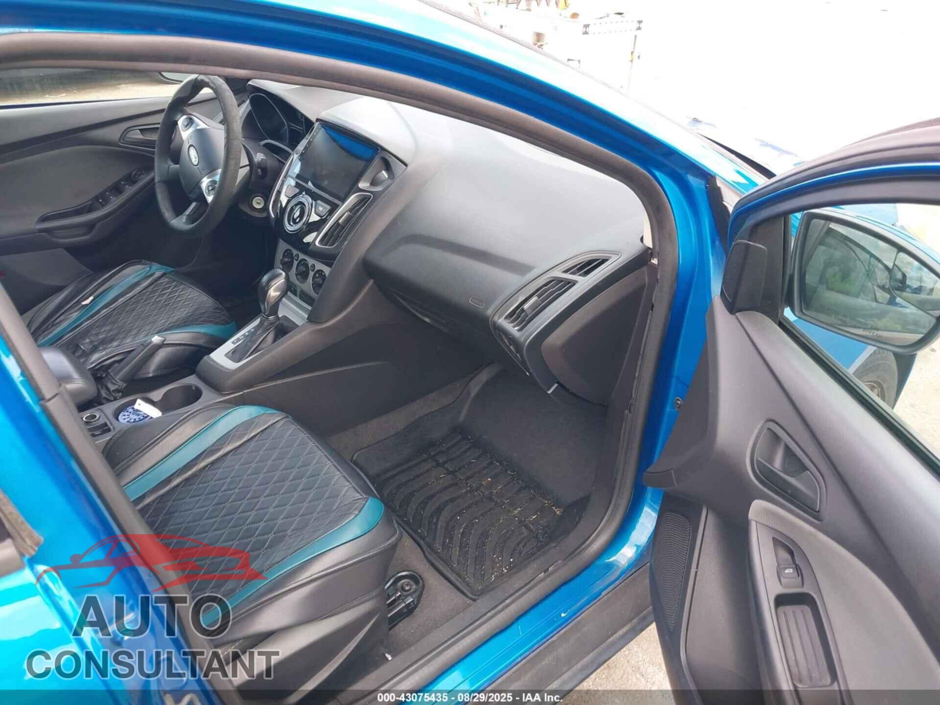 FORD FOCUS 2012 - 1FAHP3F25CL242574