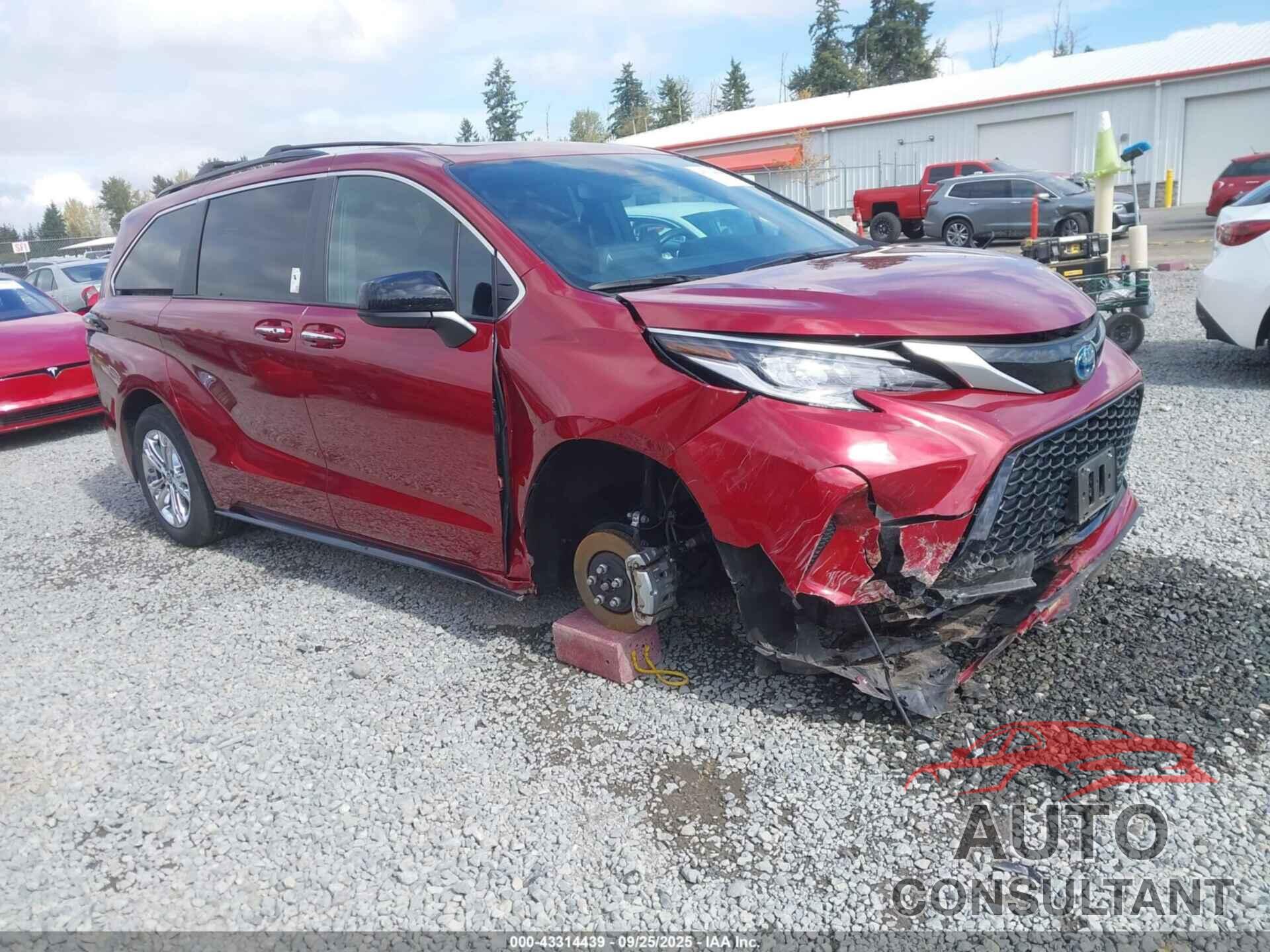 TOYOTA SIENNA 2023 - 5TDDSKFC6PS107926