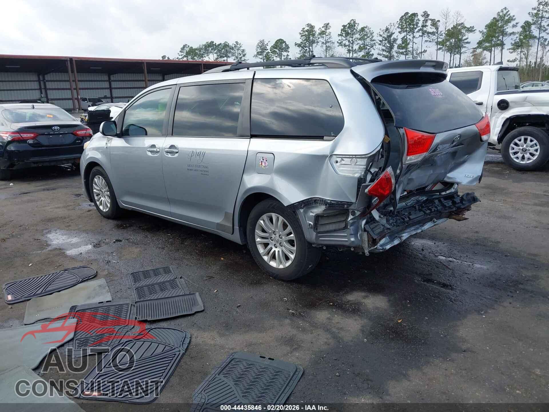 TOYOTA SIENNA 2011 - 5TDYK3DC5BS068264