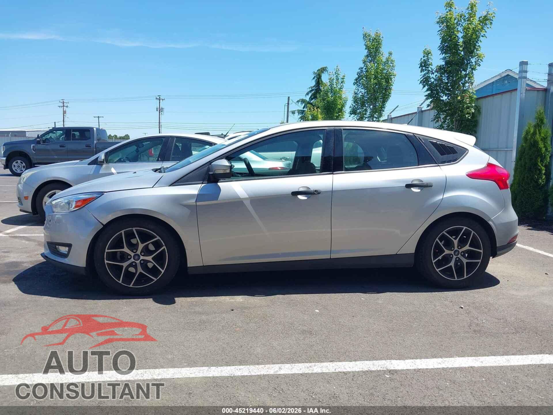 FORD FOCUS 2017 - 1FADP3M25HL344305