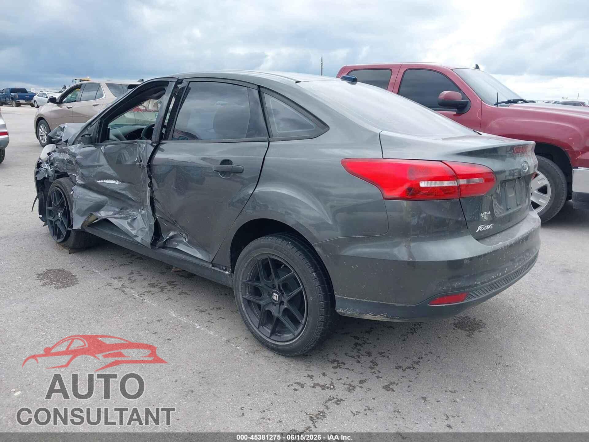 FORD FOCUS 2017 - 1FADP3E23HL318641
