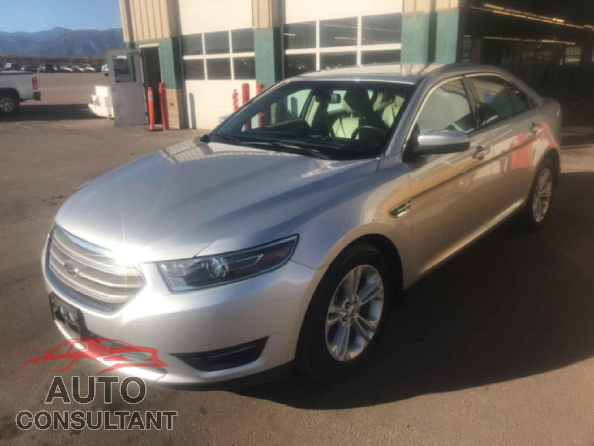 FORD TAURUS 2017 - 1FAHP2H82HG111663