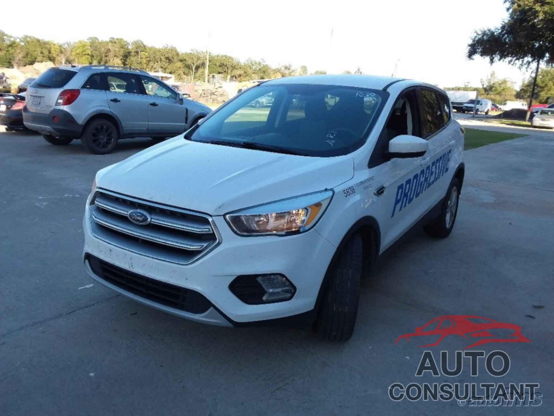FORD ESCAPE 2017 - 1FMCU0GDXHUA95838