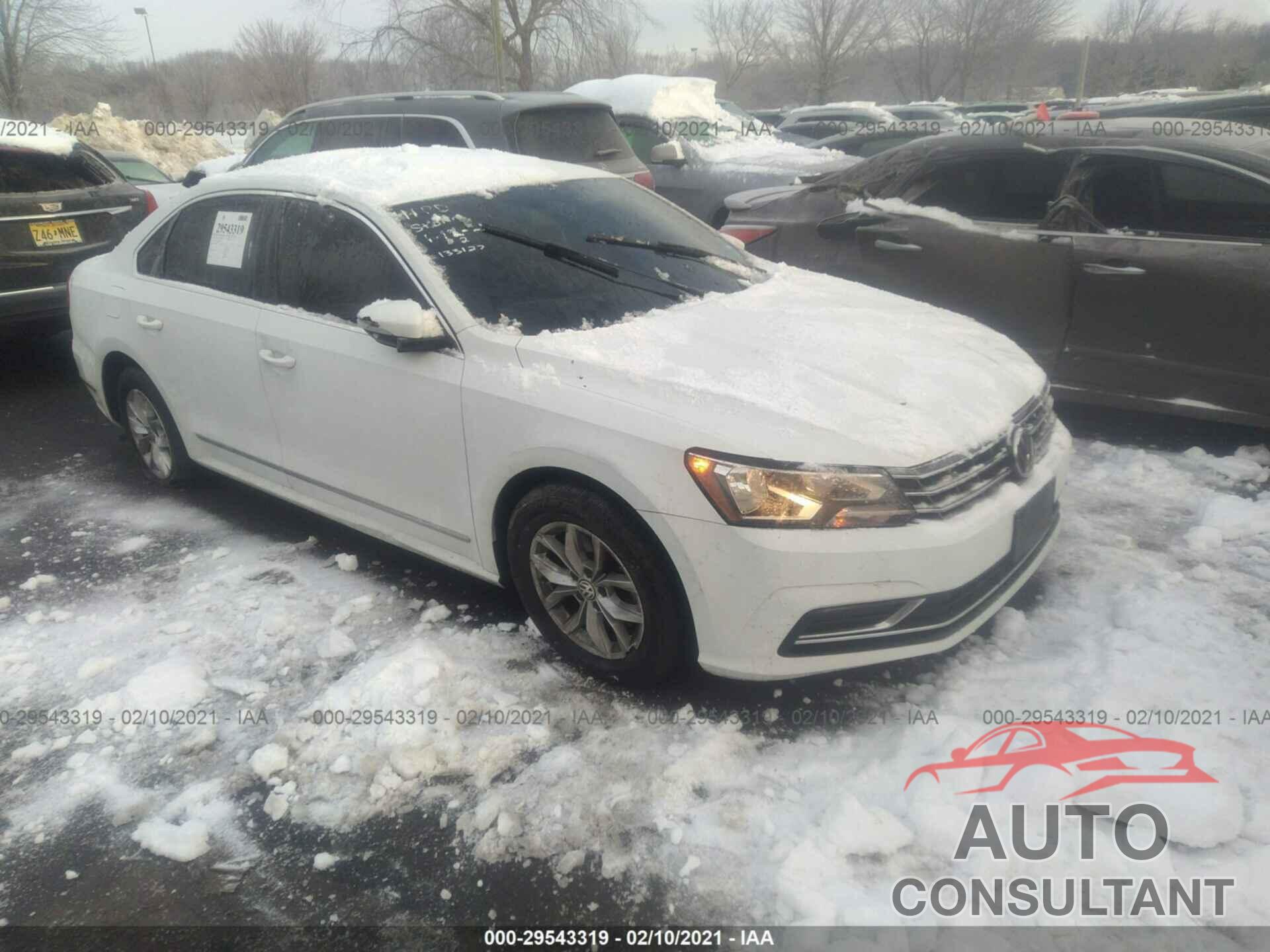 VOLKSWAGEN PASSAT 2017 - 1VWAT7A34HC044703