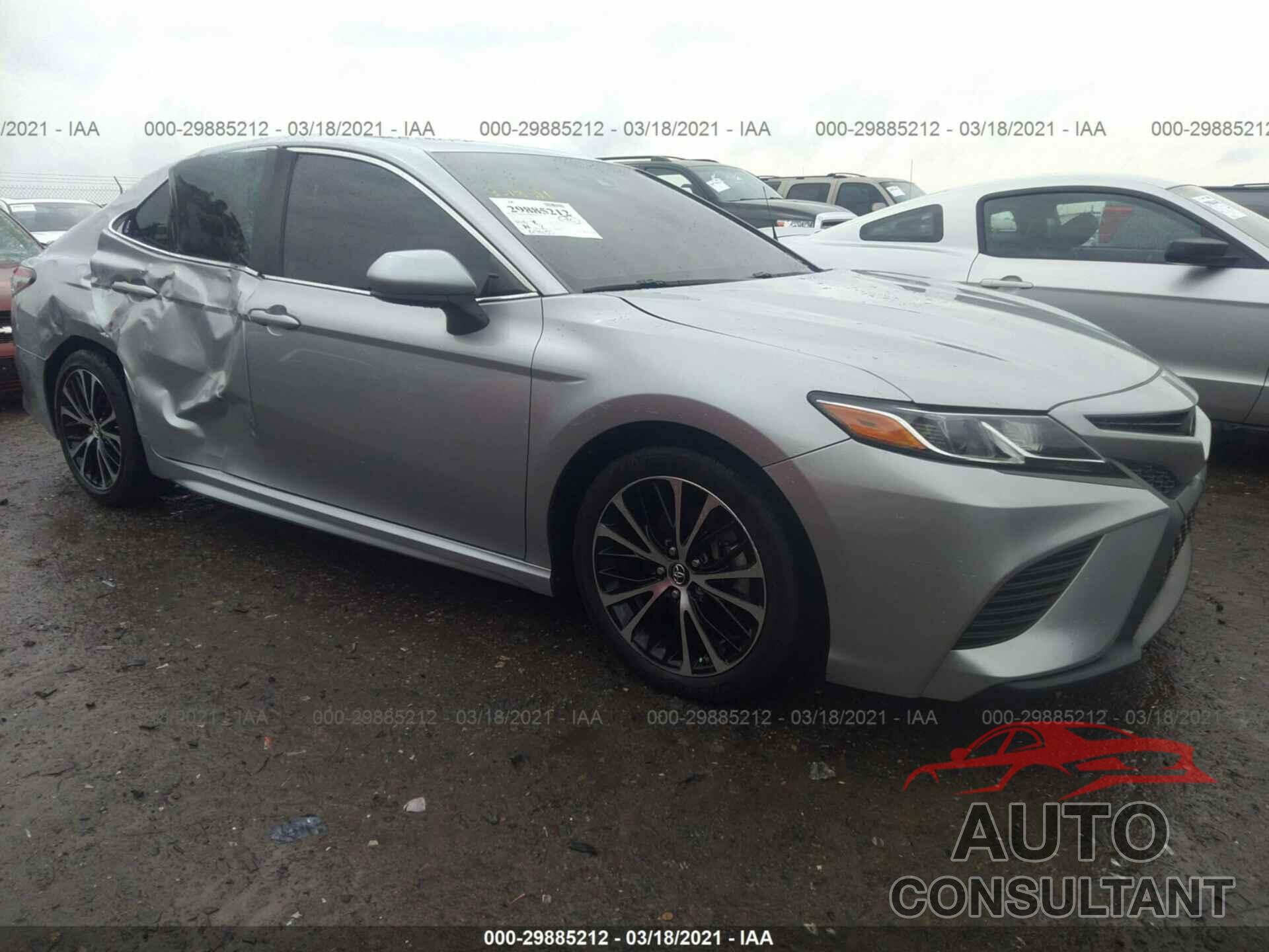 TOYOTA CAMRY 2018 - 4T1B11HK8JU039944