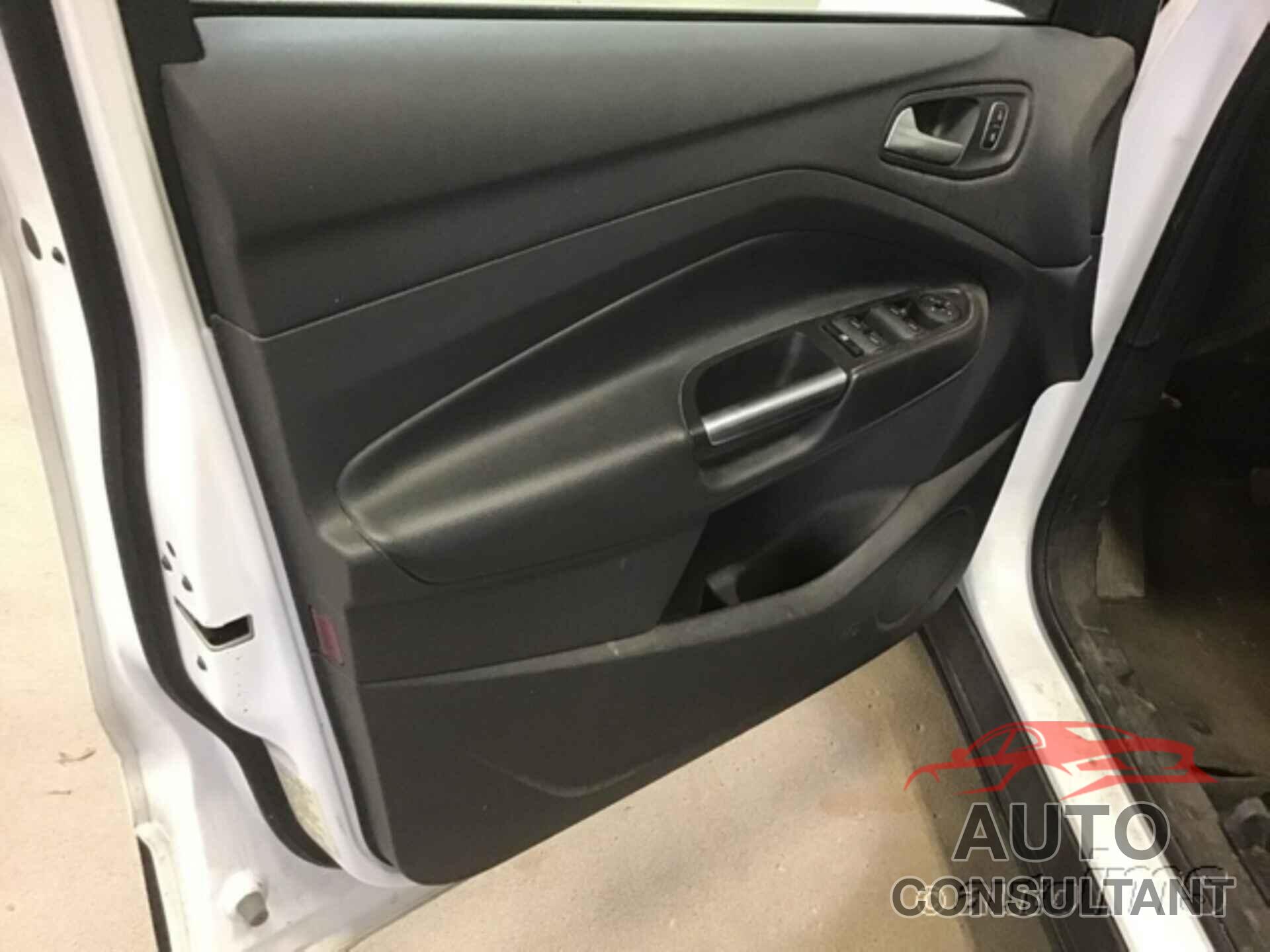 FORD ESCAPE 2017 - 1FMCU0GD9HUB91735