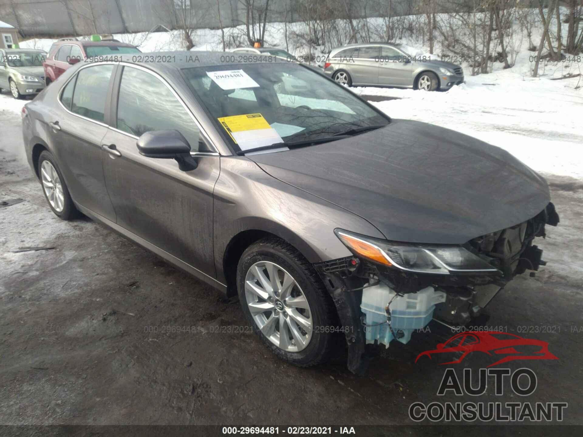 TOYOTA CAMRY 2018 - 4T1B11HK9JU031108