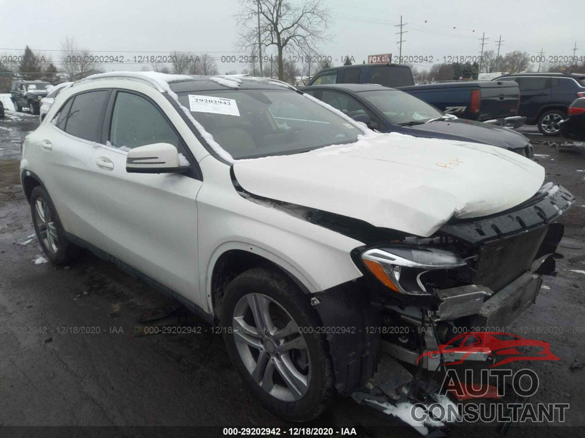 MERCEDES-BENZ GLA 2017 - WDCTG4GB9HJ324216