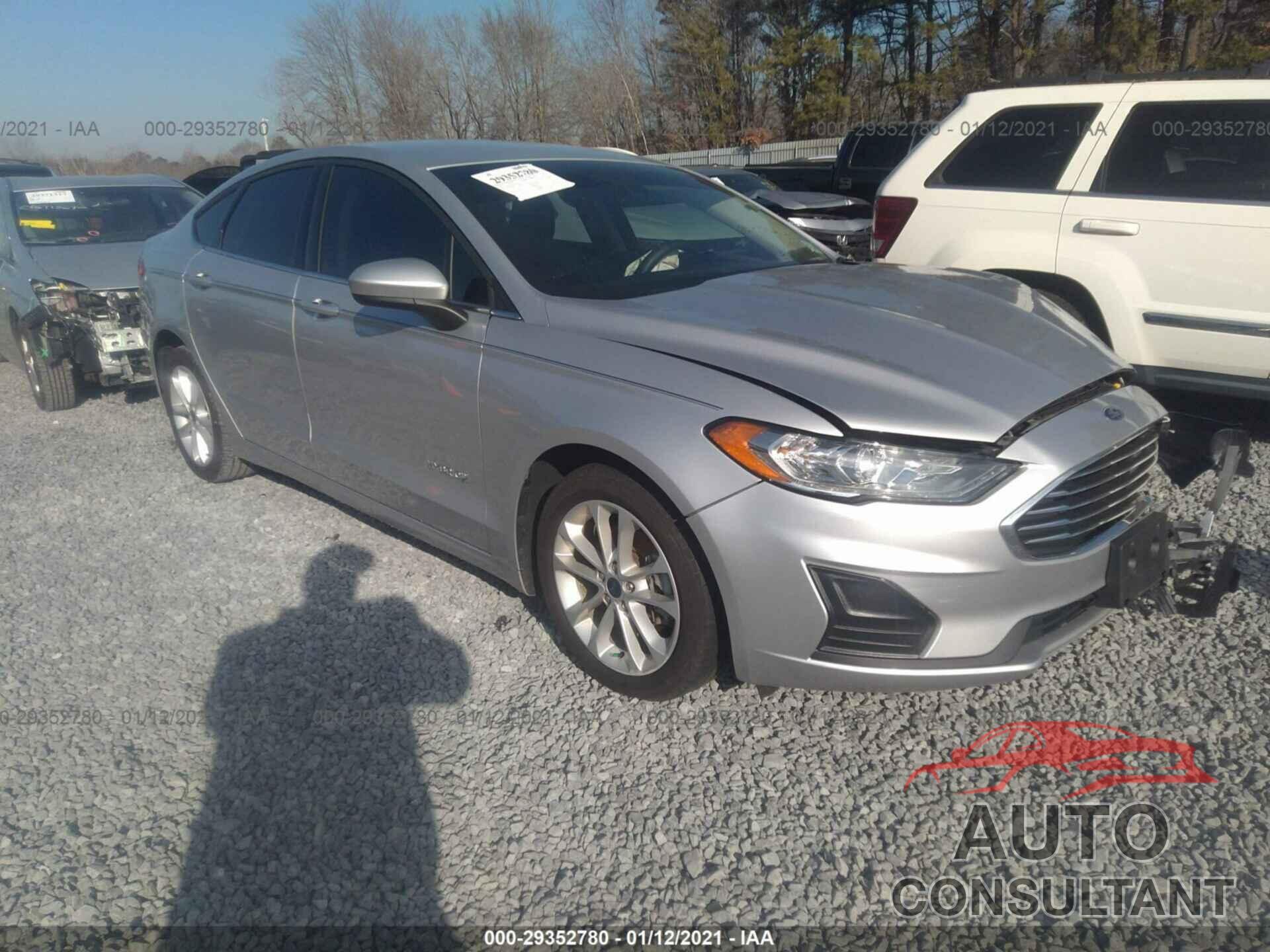 FORD FUSION HYBRID 2019 - 3FA6P0LU0KR192355