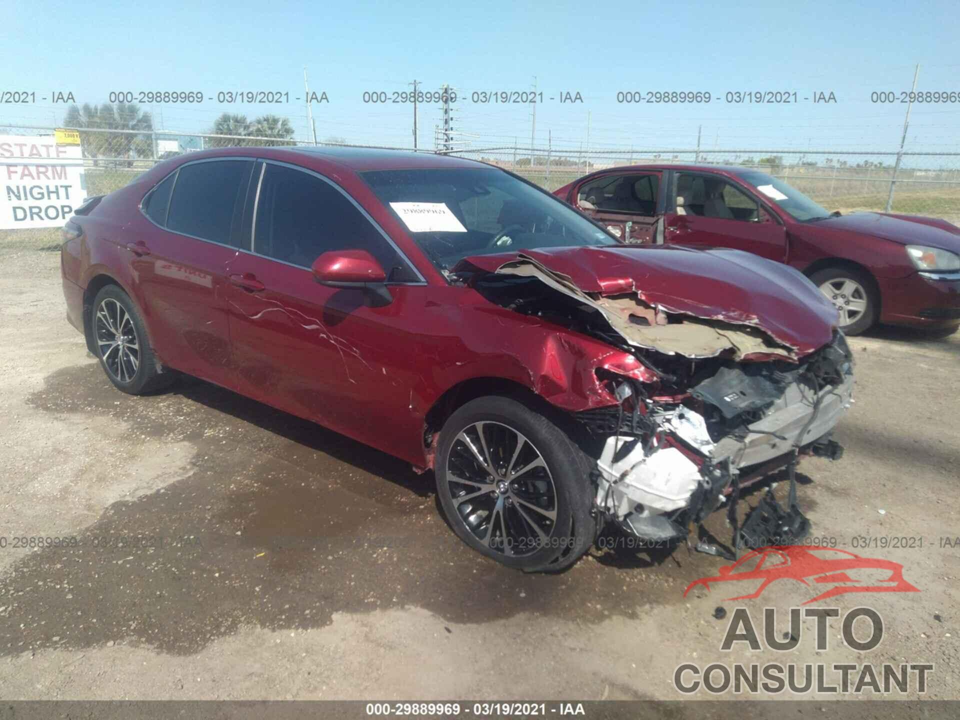 TOYOTA CAMRY 2018 - 4T1B11HK8JU543474
