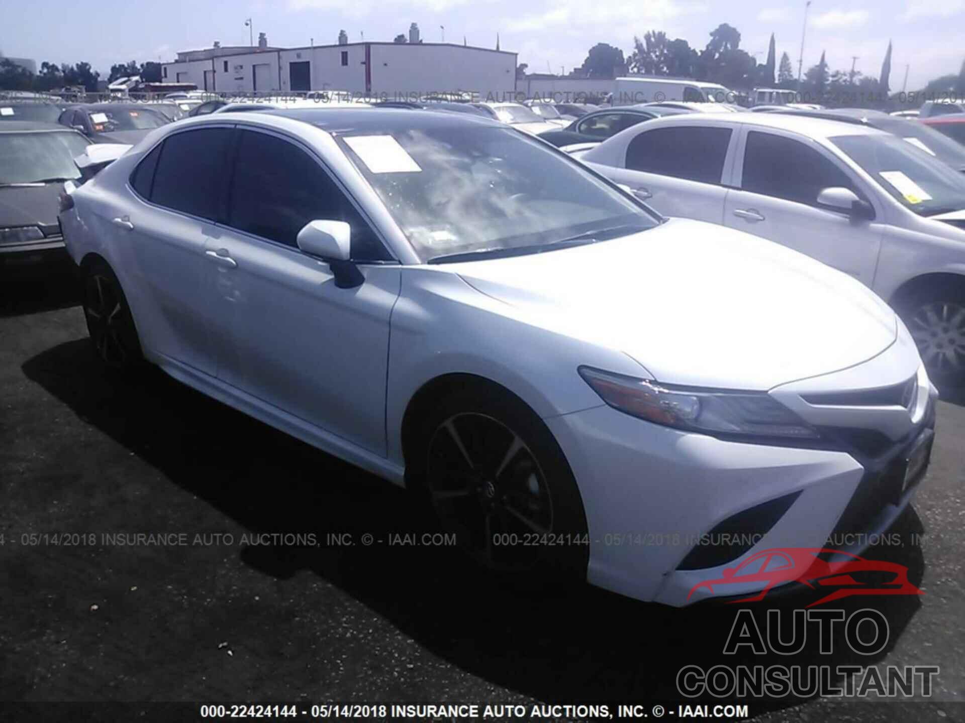 Toyota Camry 2018 - 4T1B61HK5JU081666