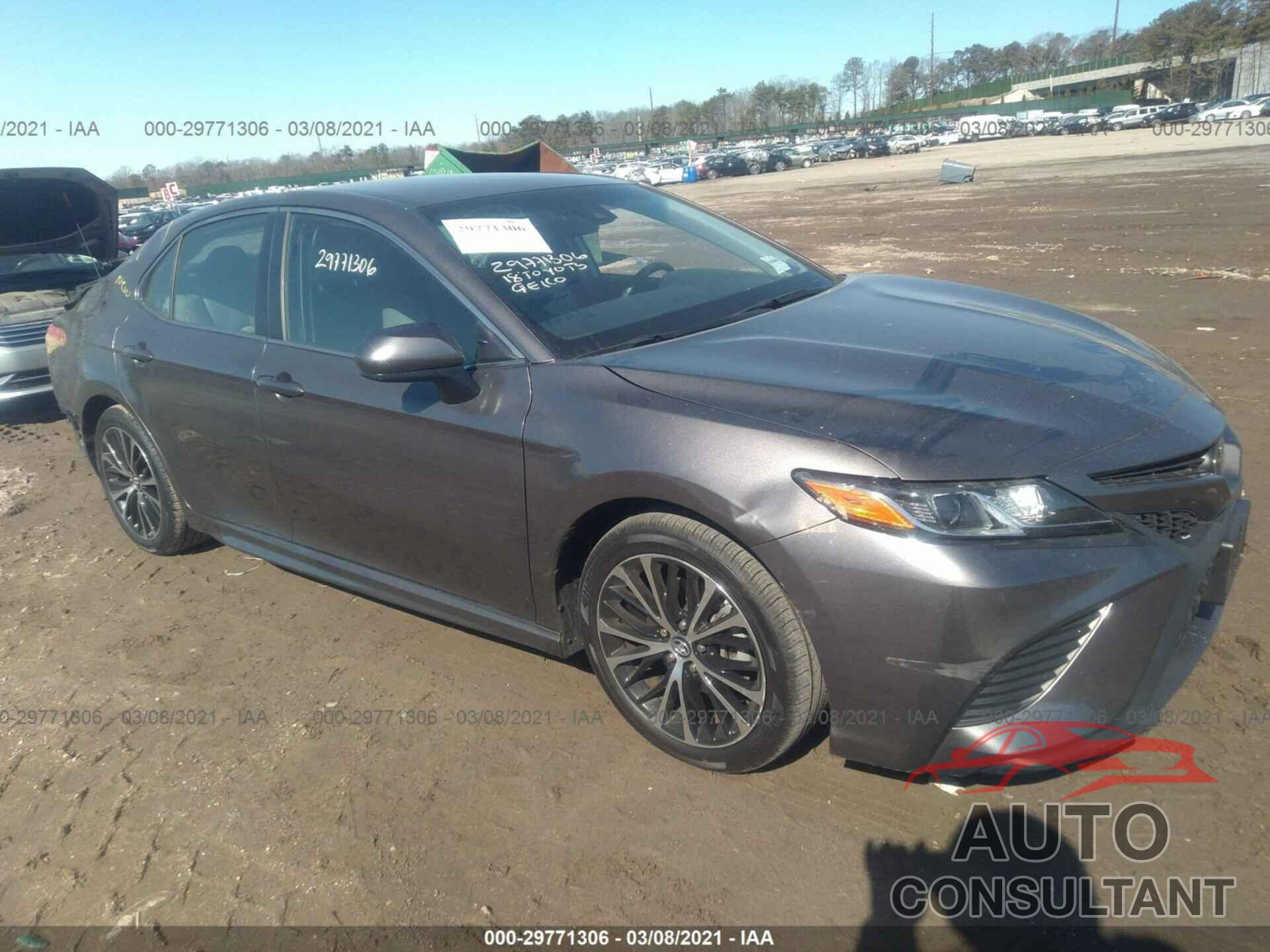 TOYOTA CAMRY 2018 - 4T1B11HK9JU526229