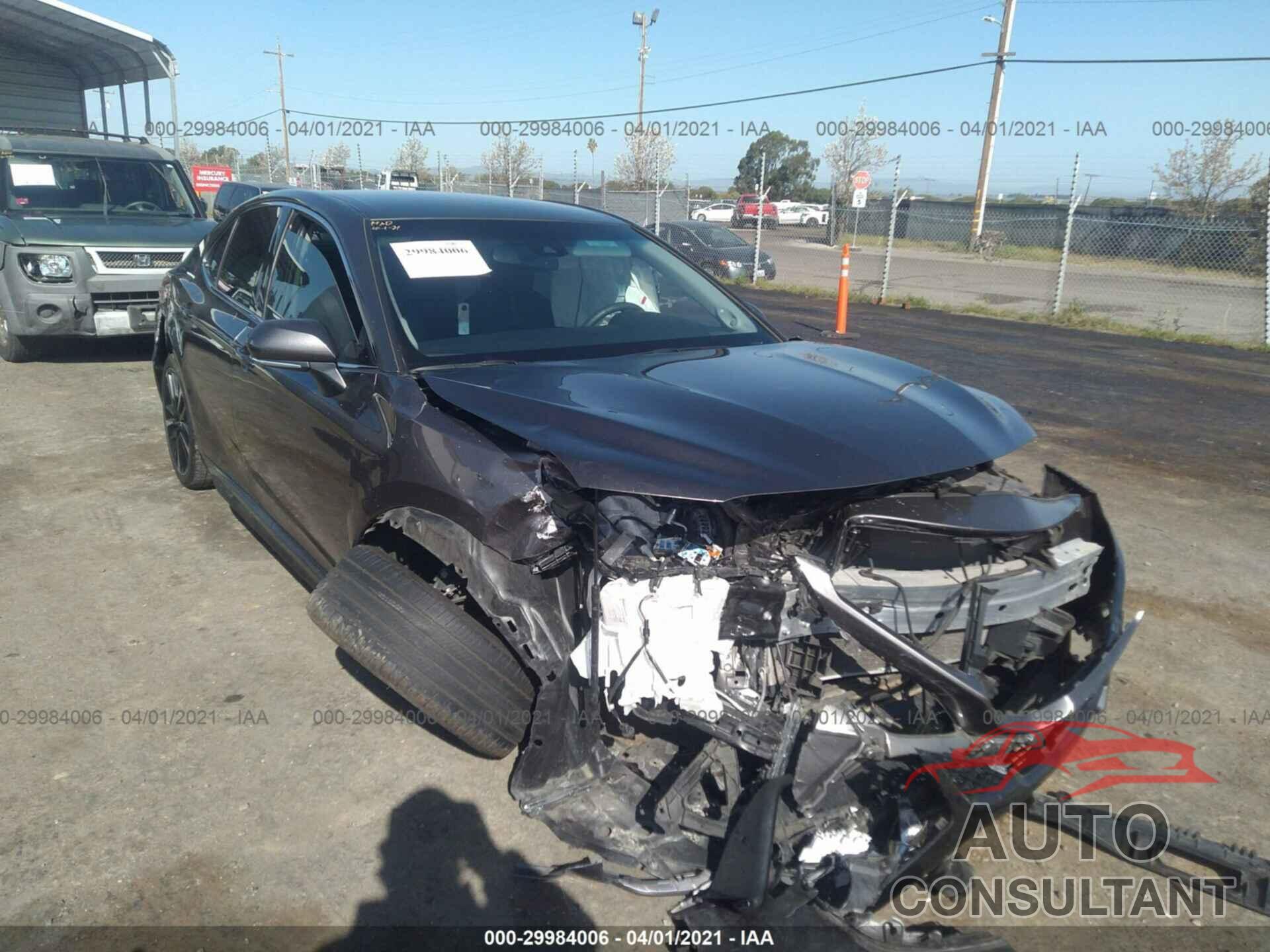TOYOTA CAMRY 2018 - 4T1B61HK2JU518331