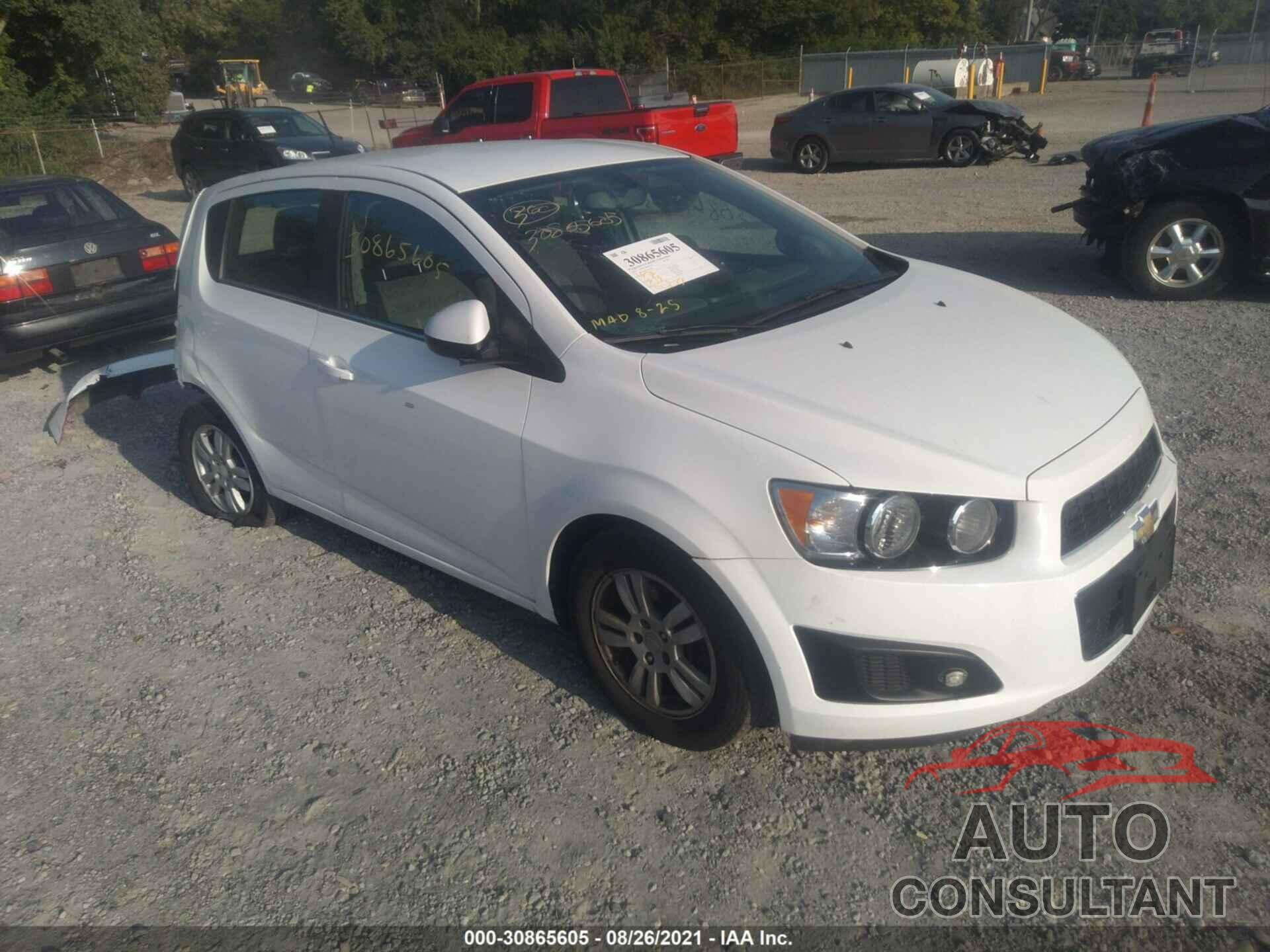 CHEVROLET SONIC 2016 - 1G1JC6SG2G4133444
