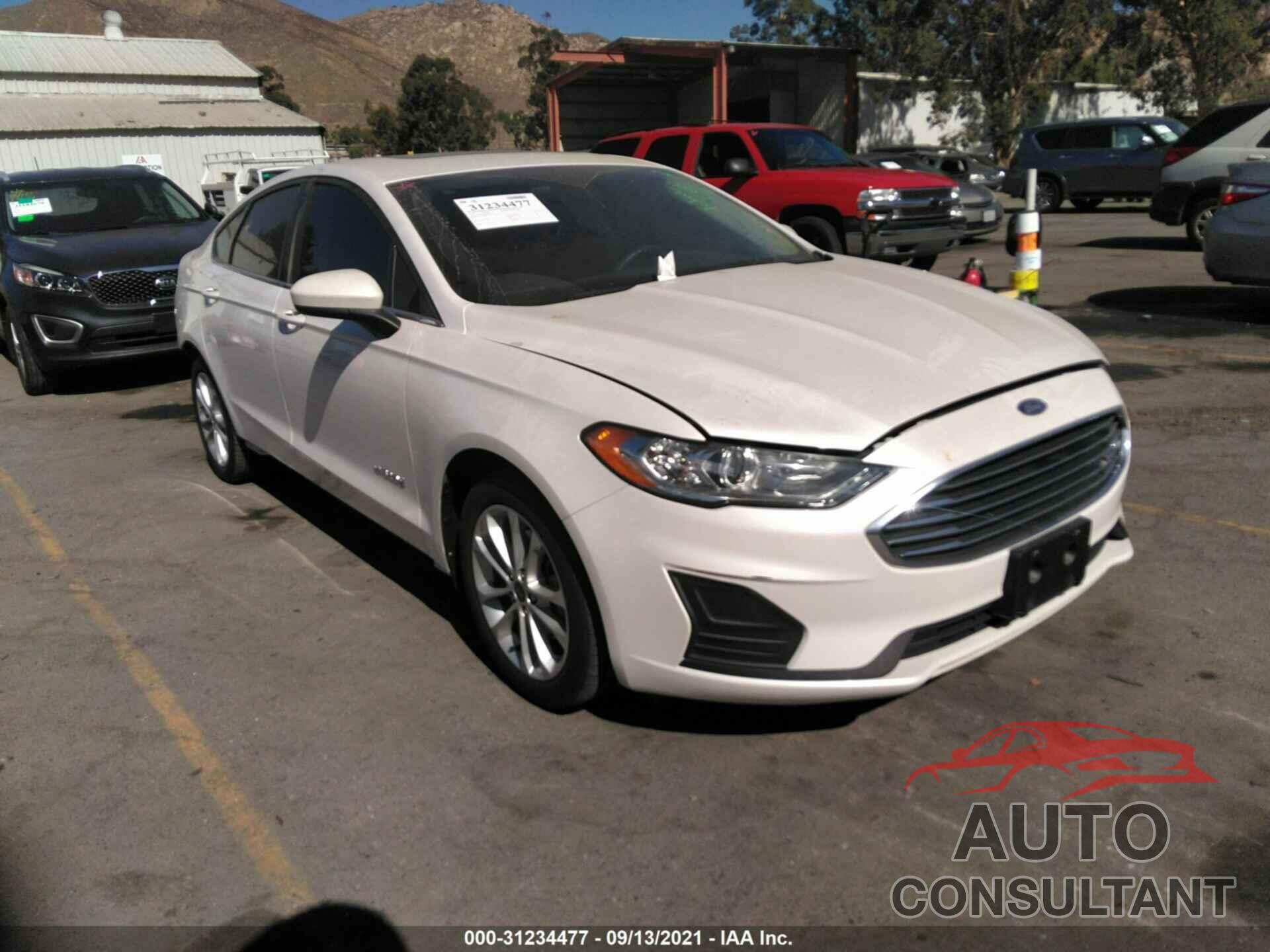 FORD FUSION HYBRID 2019 - 3FA6P0LU8KR216191