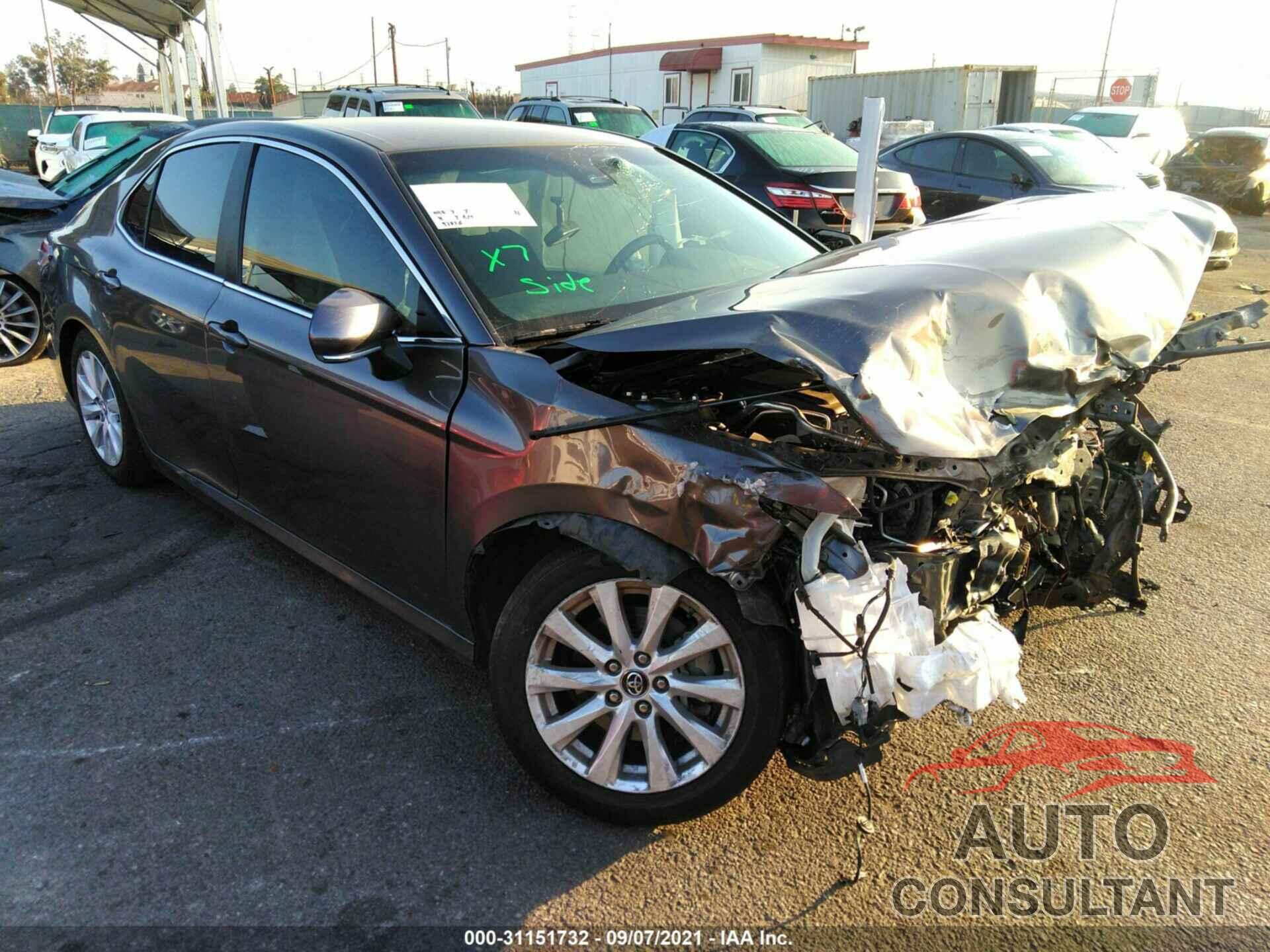 TOYOTA CAMRY 2018 - 4T1B11HK0JU553559