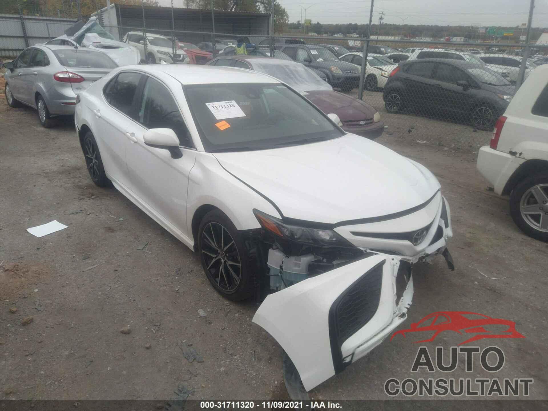 TOYOTA CAMRY 2021 - 4T1G11AK5MU584018