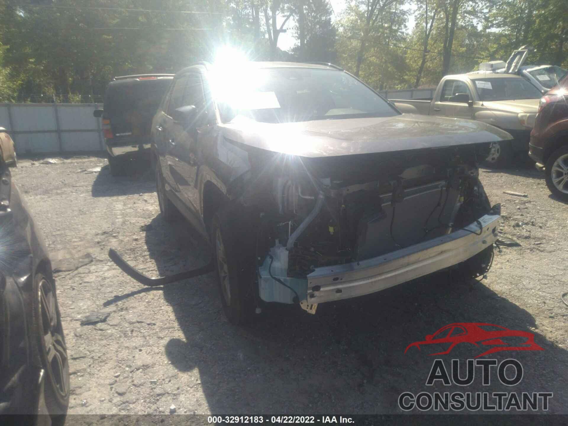 TOYOTA RAV4 2022 - 2T3W1RFV3NC174843
