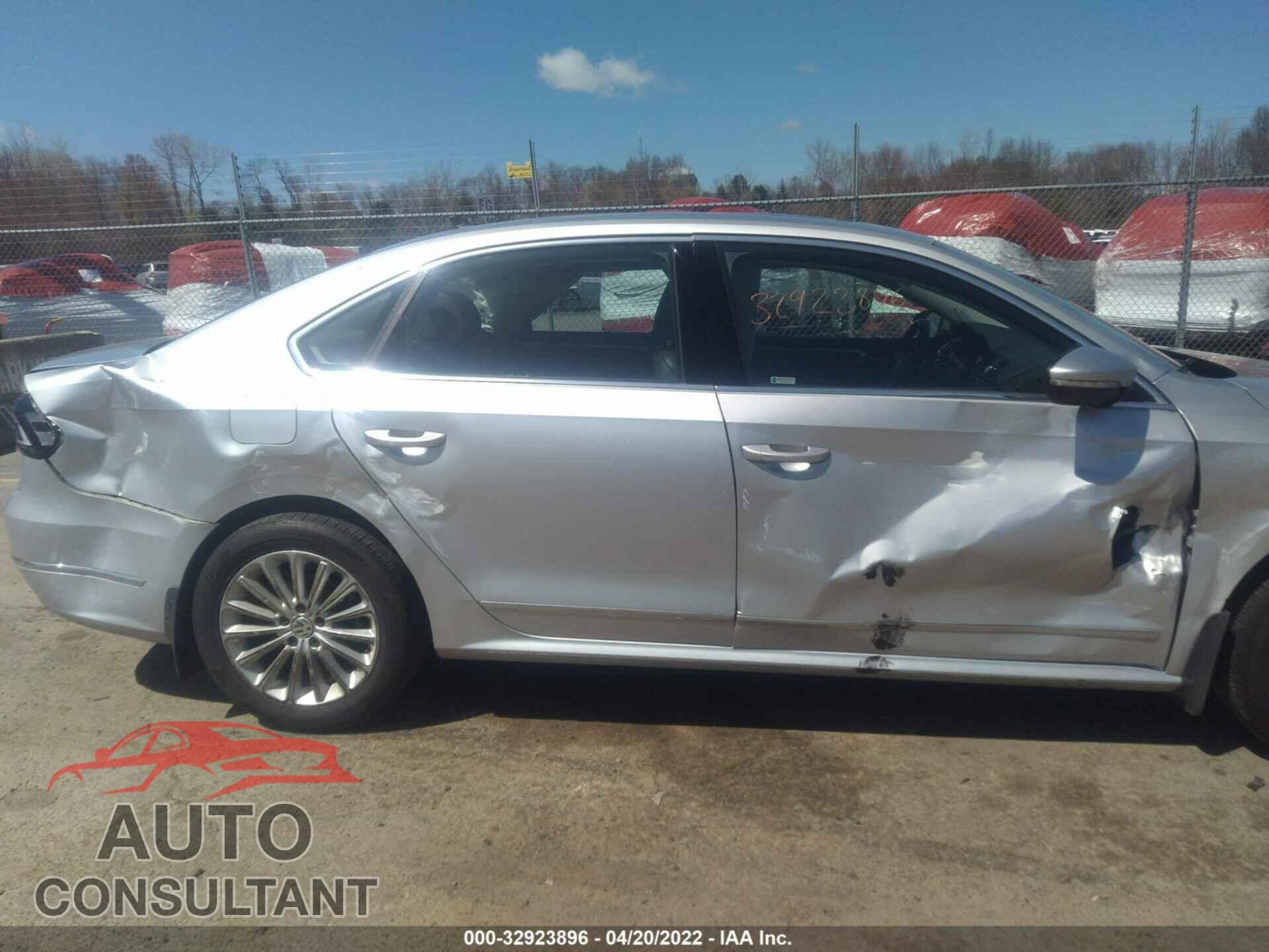 VOLKSWAGEN PASSAT 2017 - 1VWBT7A33HC085151