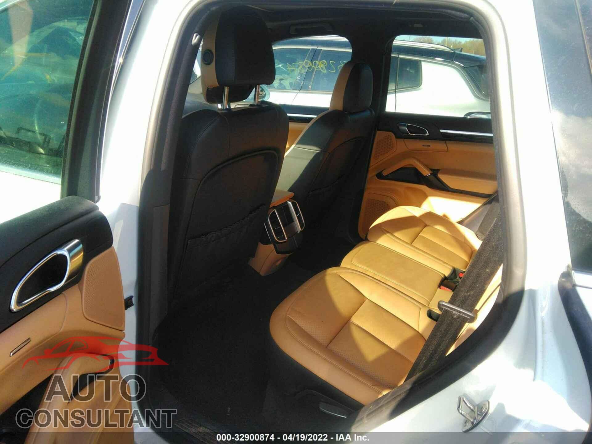 PORSCHE CAYENNE 2017 - WP1AA2A28HKA88405