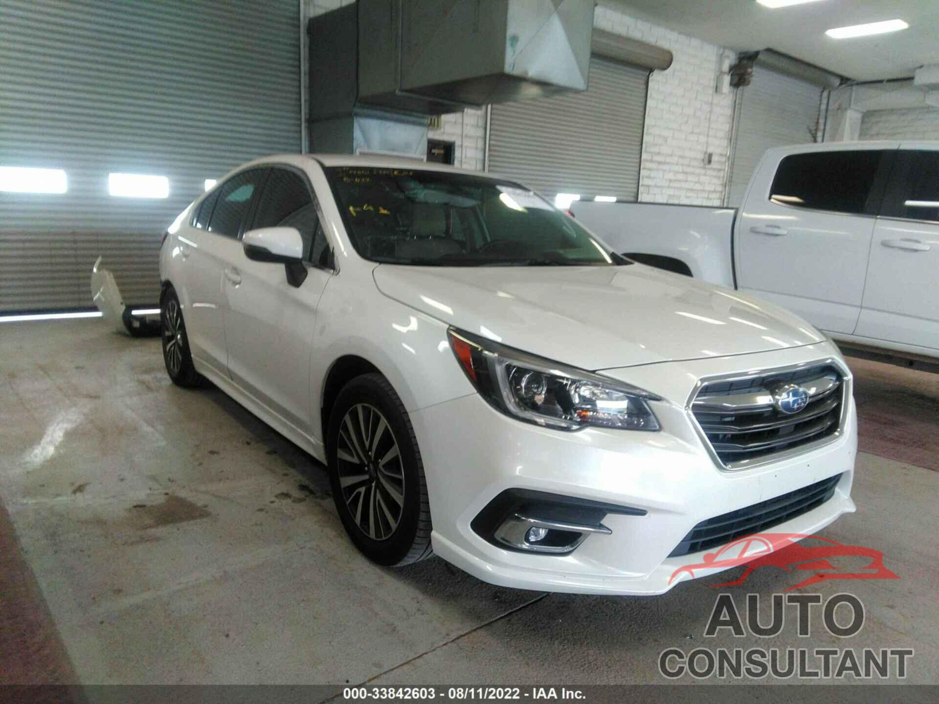 SUBARU LEGACY 2018 - 4S3BNAF61J3044116