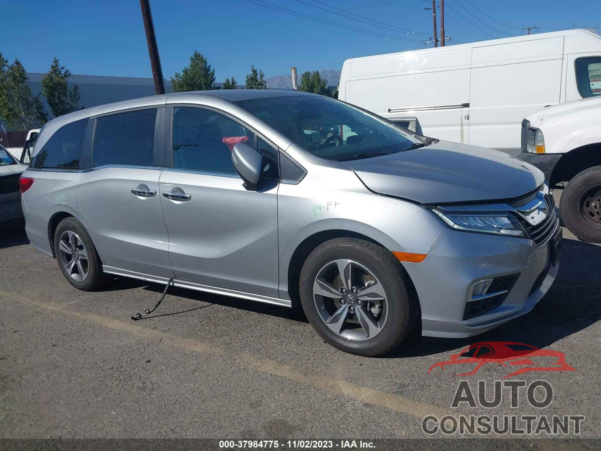 HONDA ODYSSEY 2018 - 5FNRL6H88JB012055