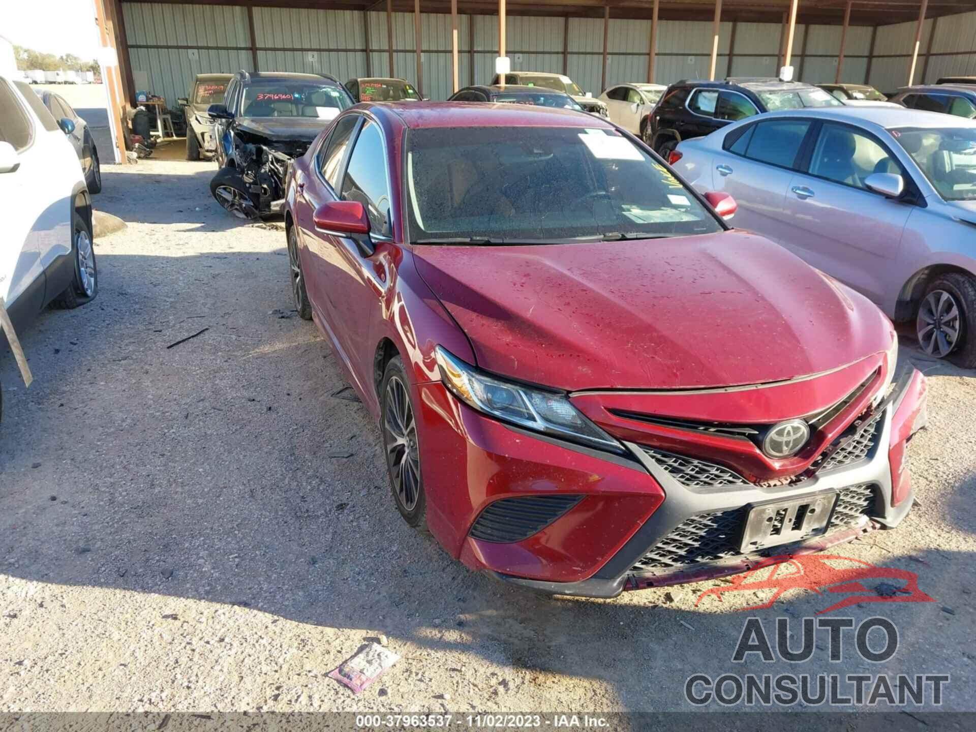 TOYOTA CAMRY 2018 - 4T1B11HK2JU578608