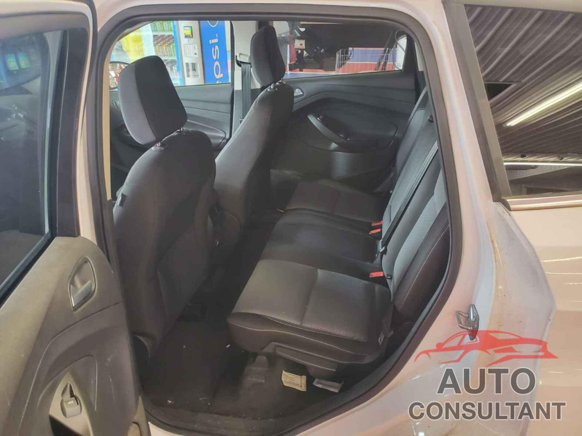 FORD ESCAPE 2018 - 1FMCU9GD0JUA75866