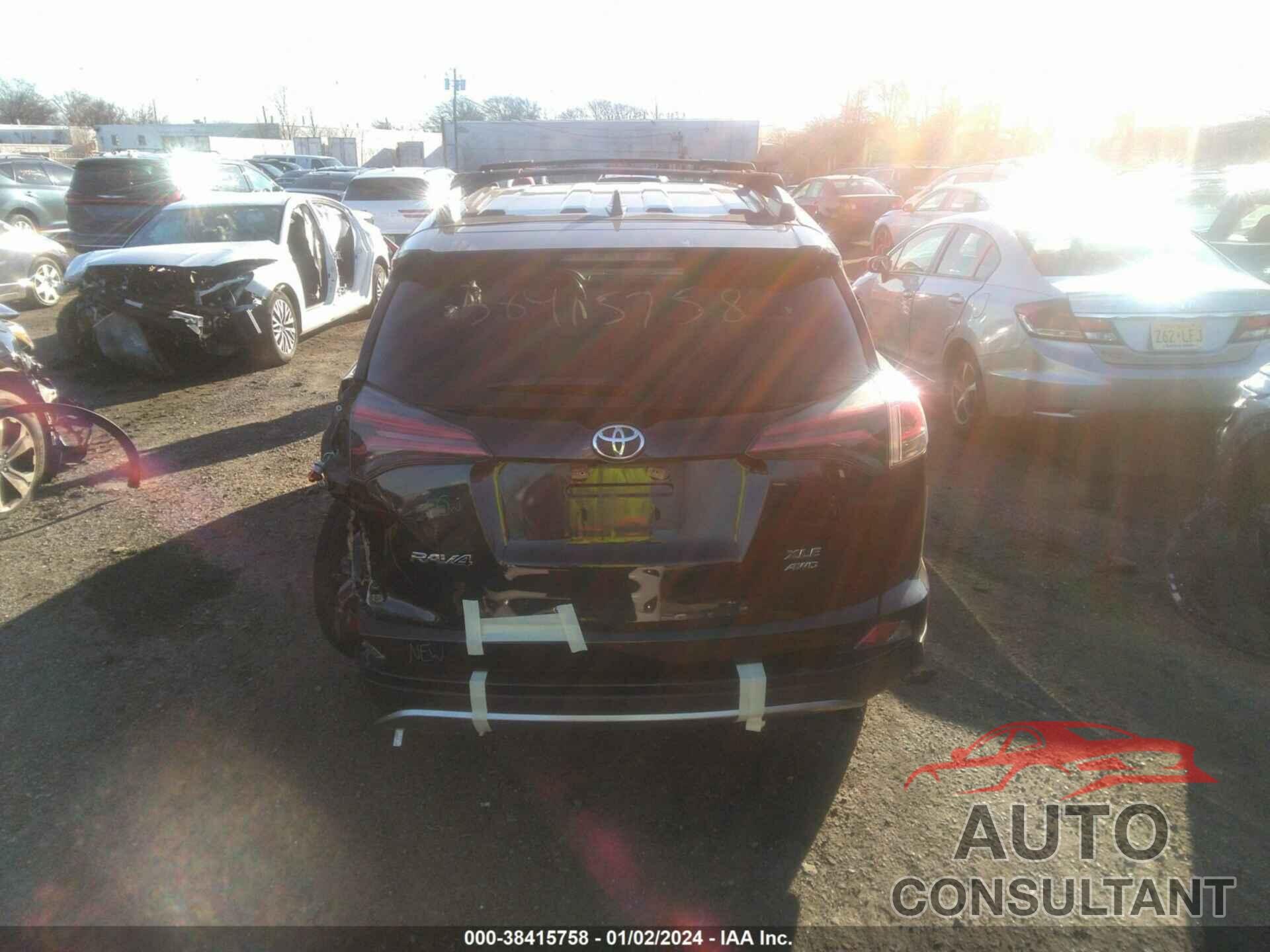 TOYOTA RAV4 2018 - JTMRFREV7JJ745077