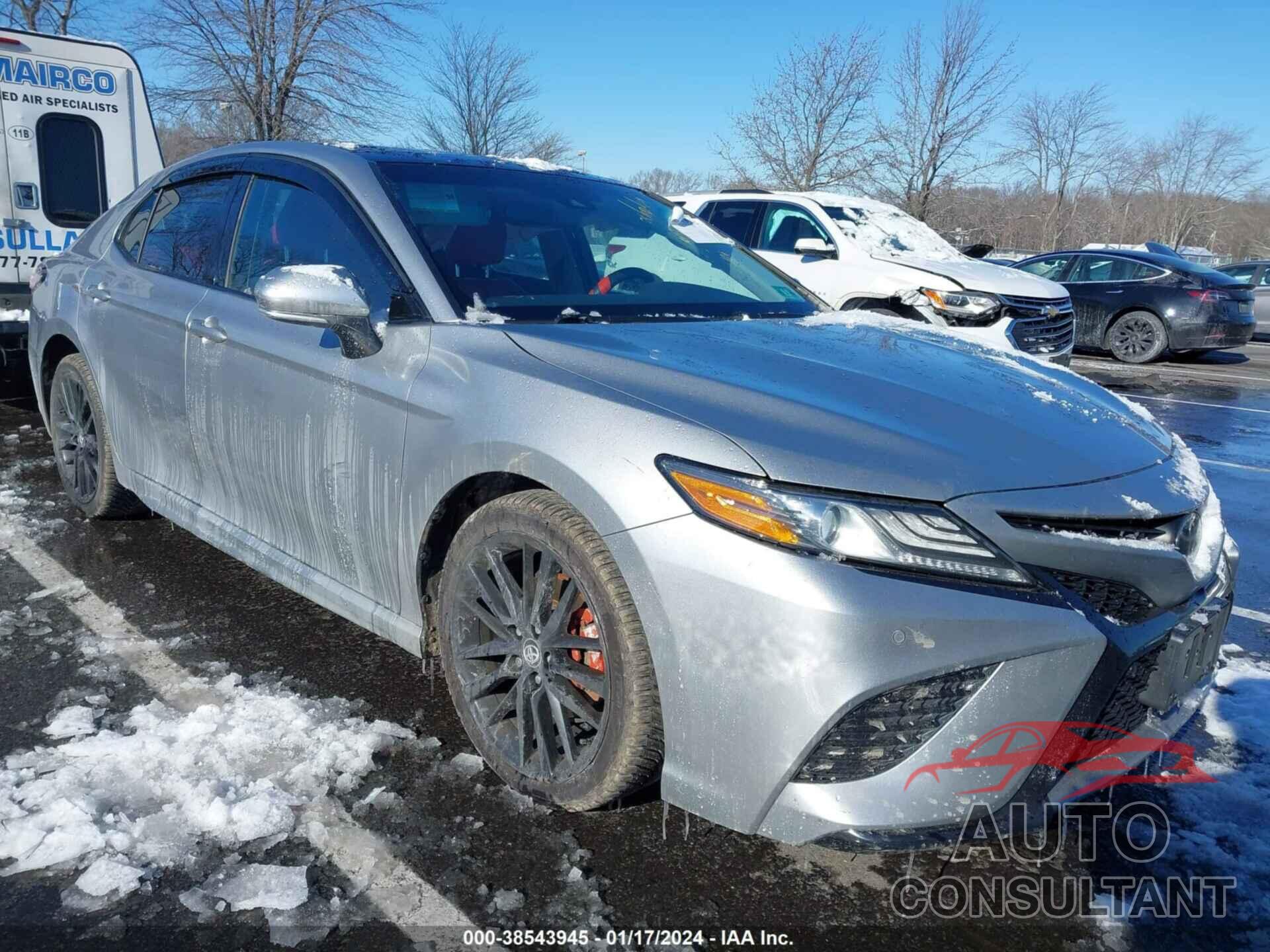 TOYOTA CAMRY 2018 - 4T1B61HK9JU097823