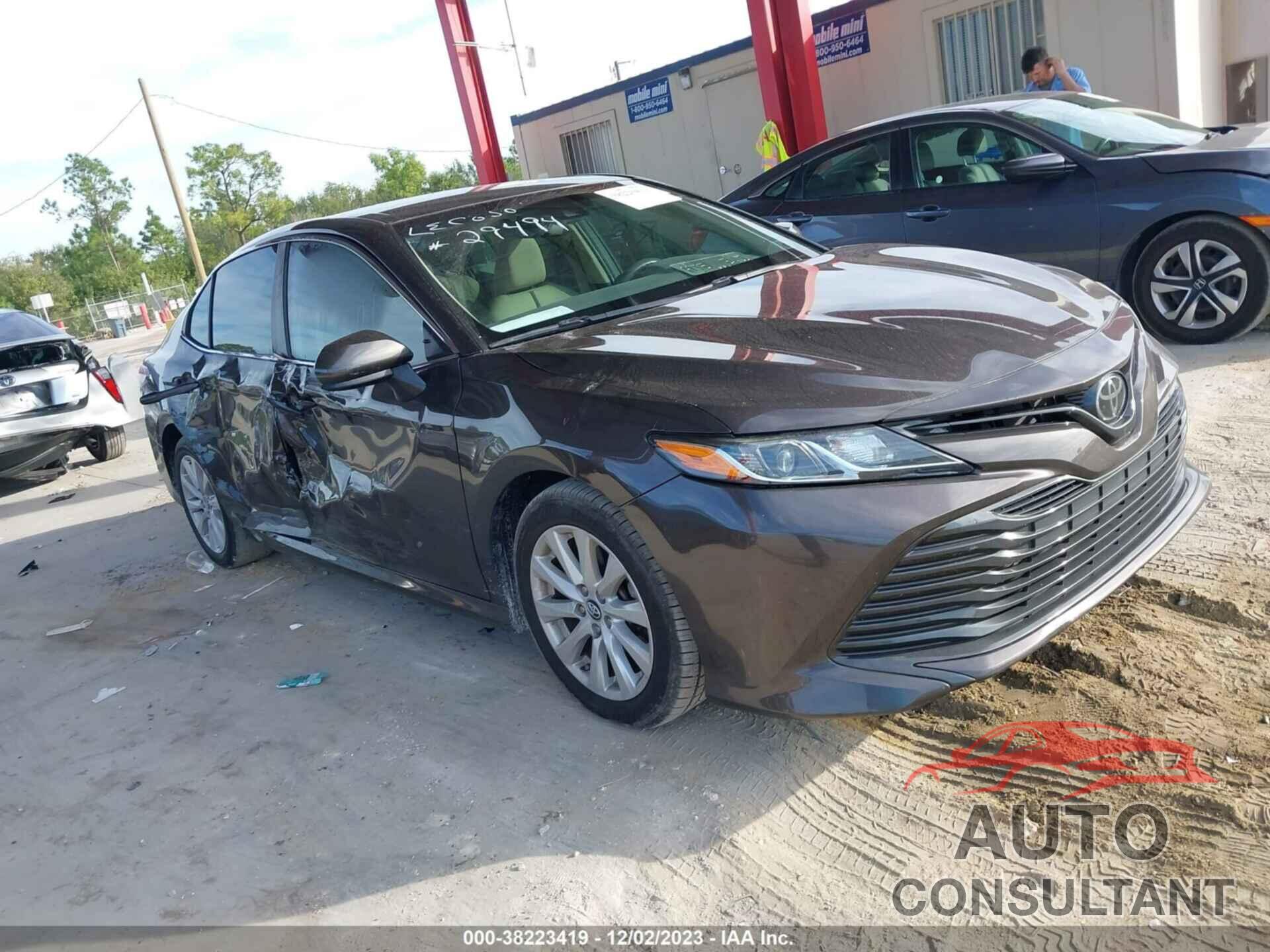TOYOTA CAMRY 2018 - 4T1B11HK6JU148161