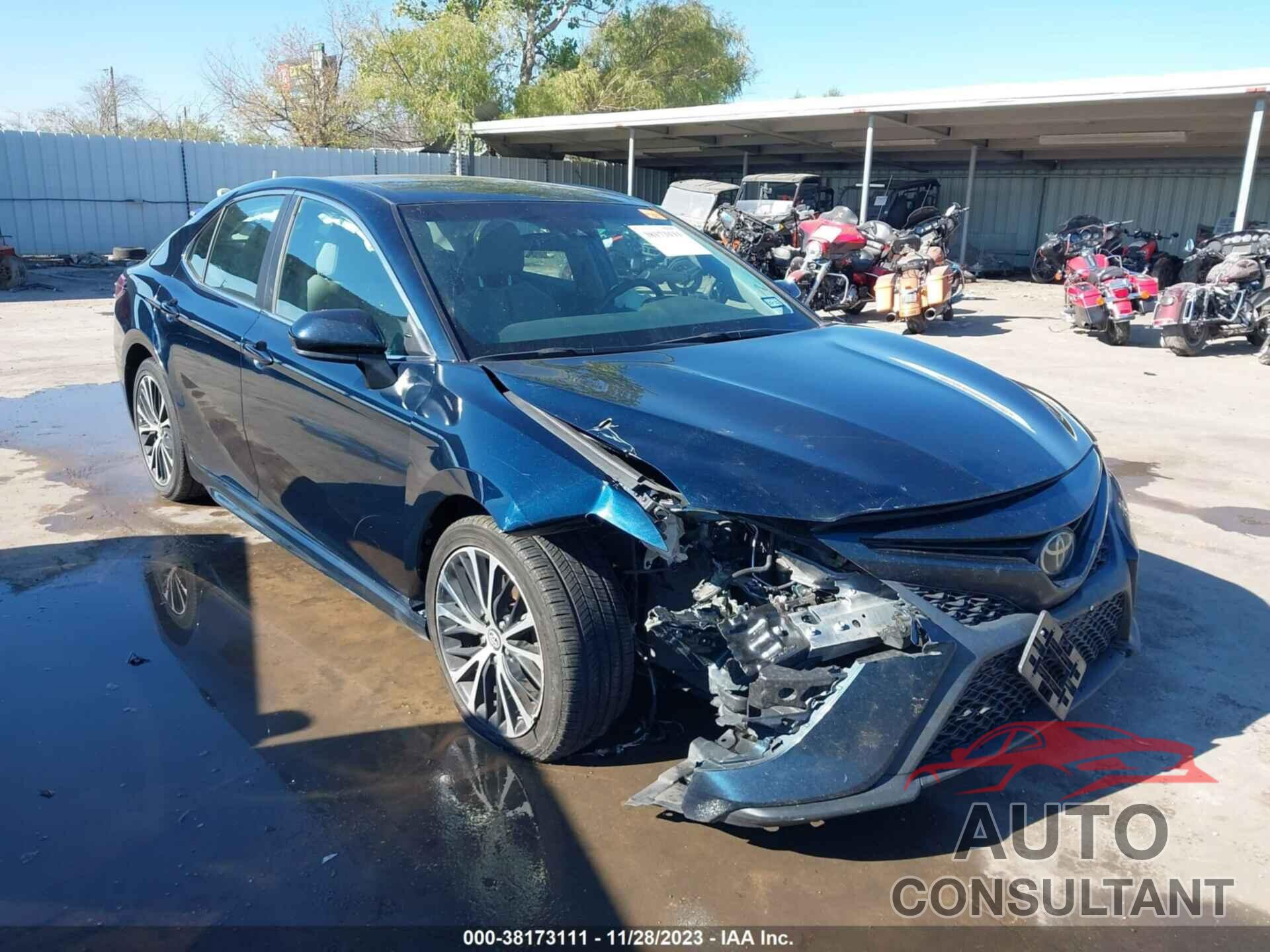 TOYOTA CAMRY 2018 - 4T1B11HK7JU590429