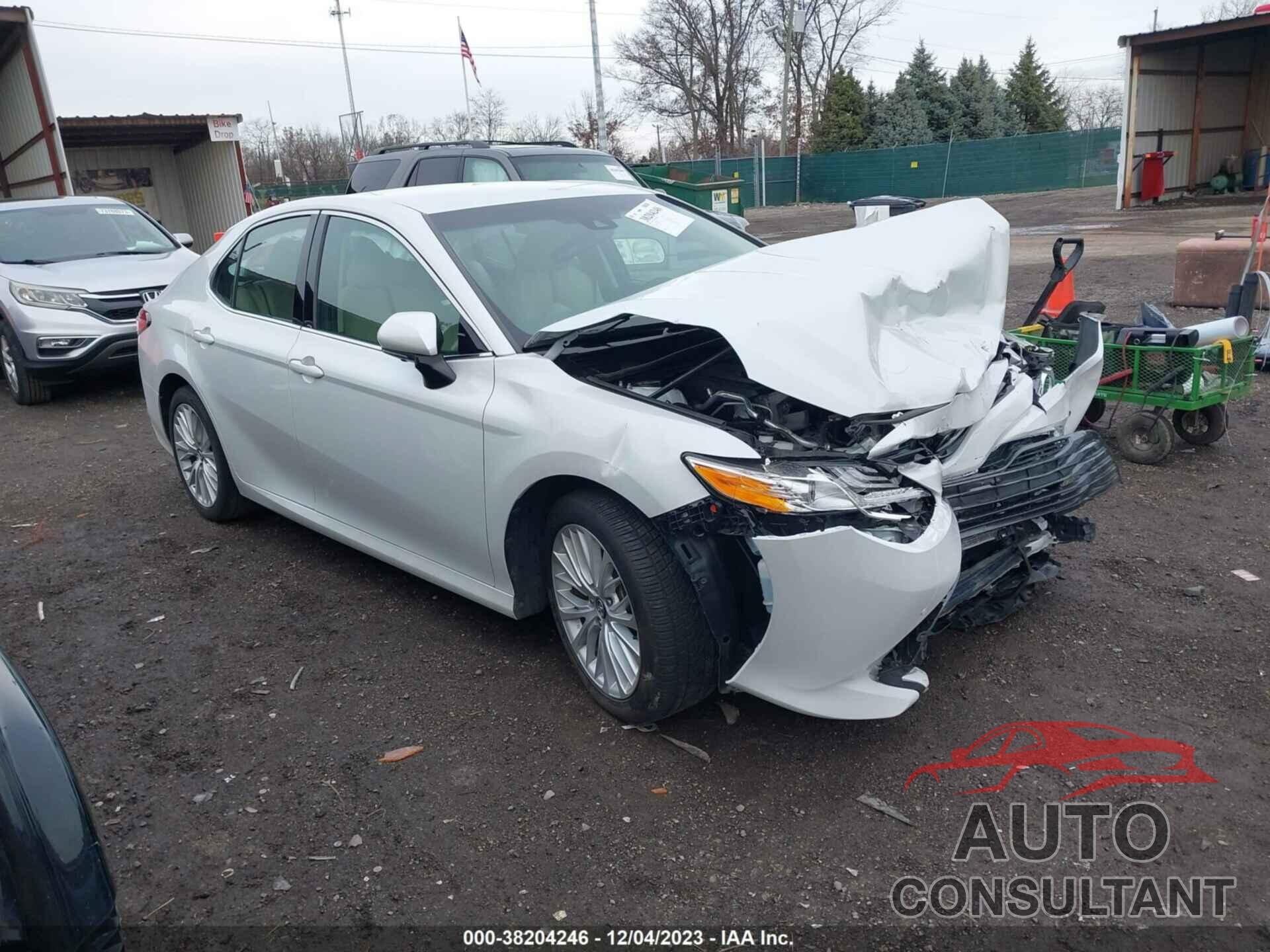 TOYOTA CAMRY 2018 - 4T1B11HK7JU003811