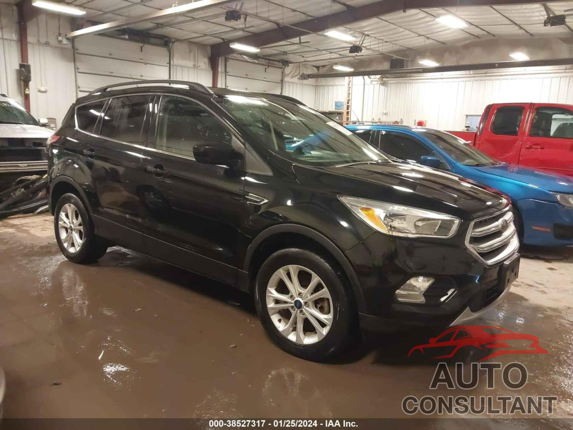 FORD ESCAPE 2018 - 1FMCU9GD3JUC61000