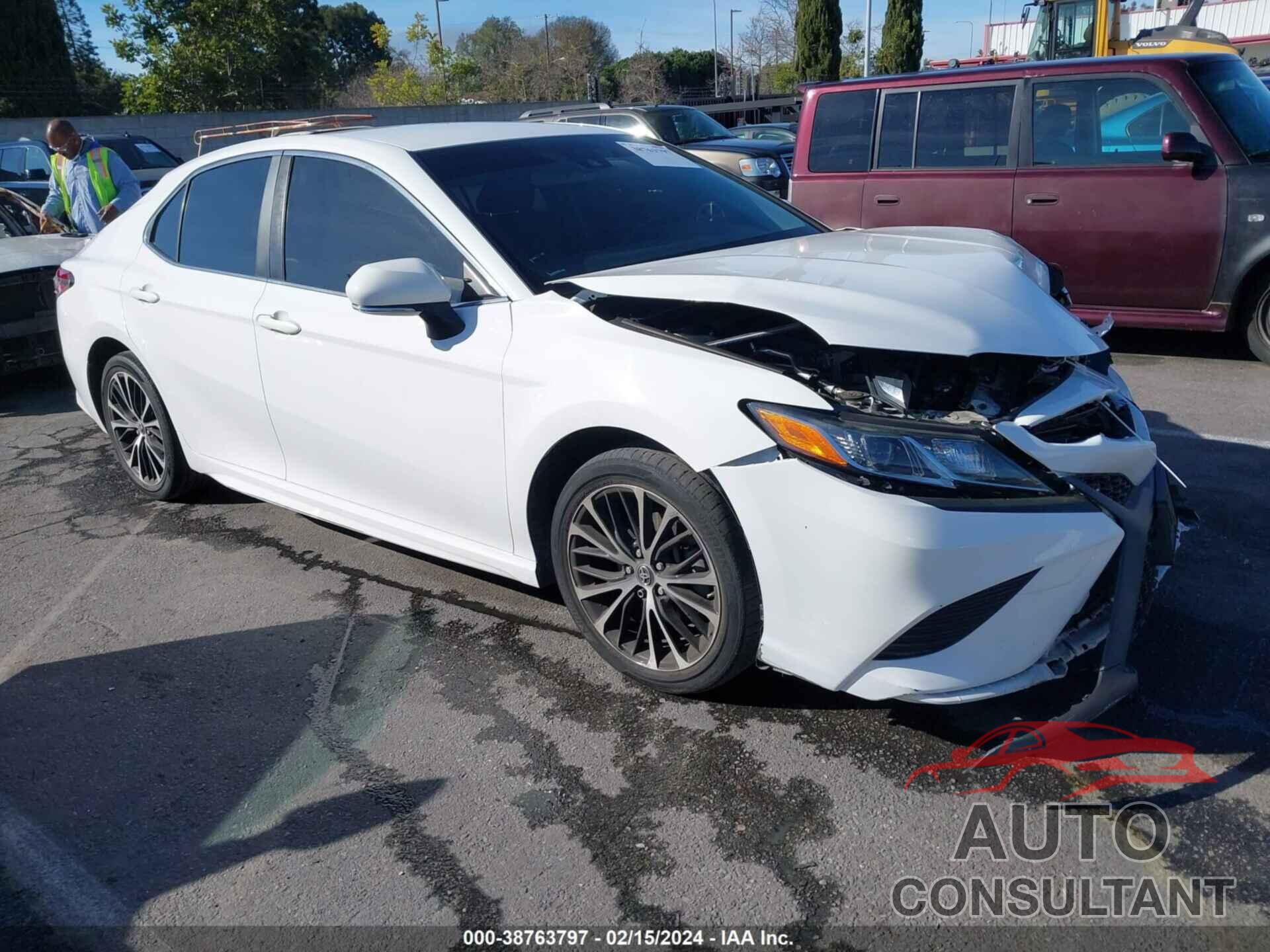 TOYOTA CAMRY 2018 - JTNB11HK2J3040870