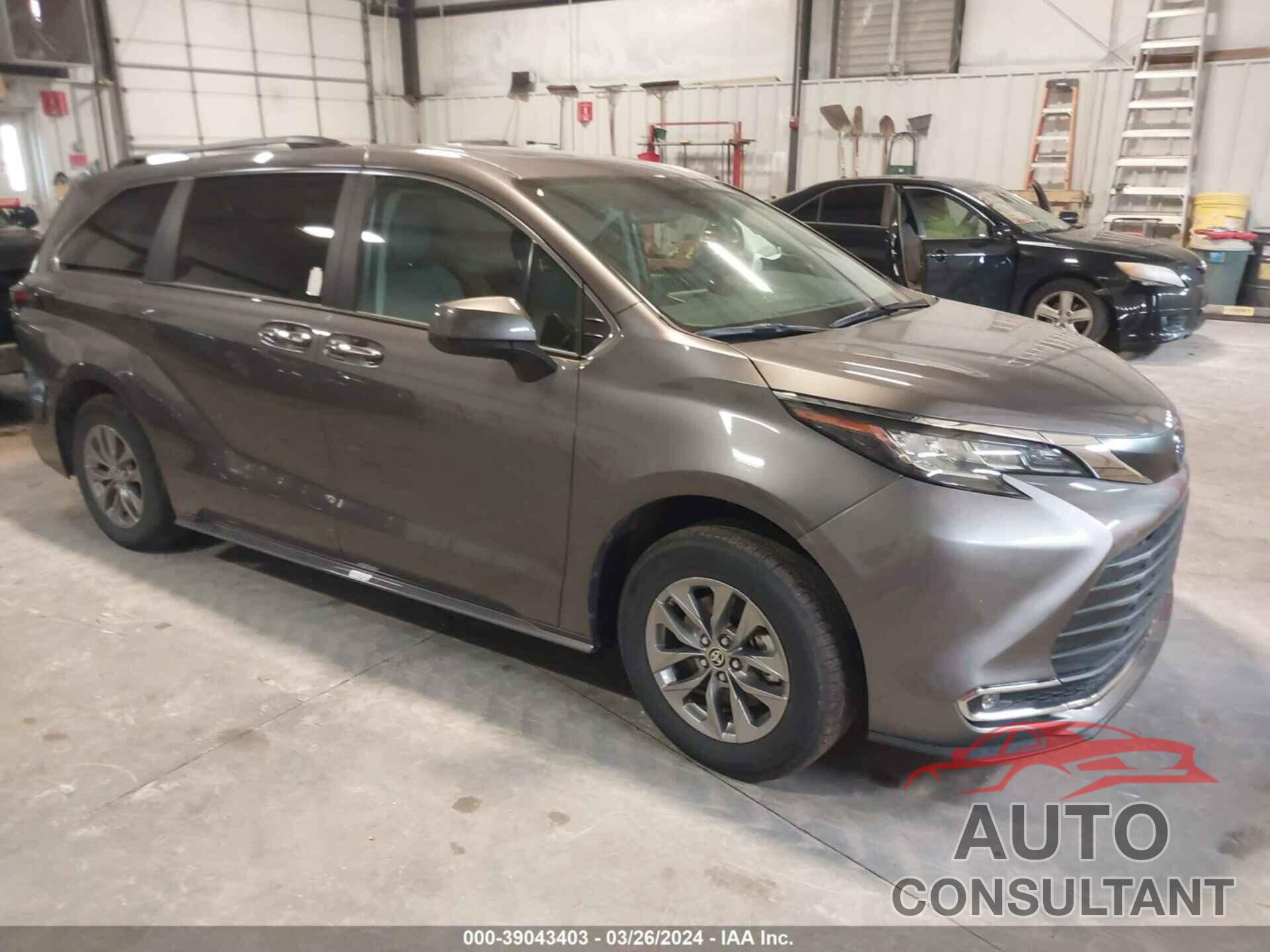 TOYOTA SIENNA 2023 - 5TDYRKEC9PS172171